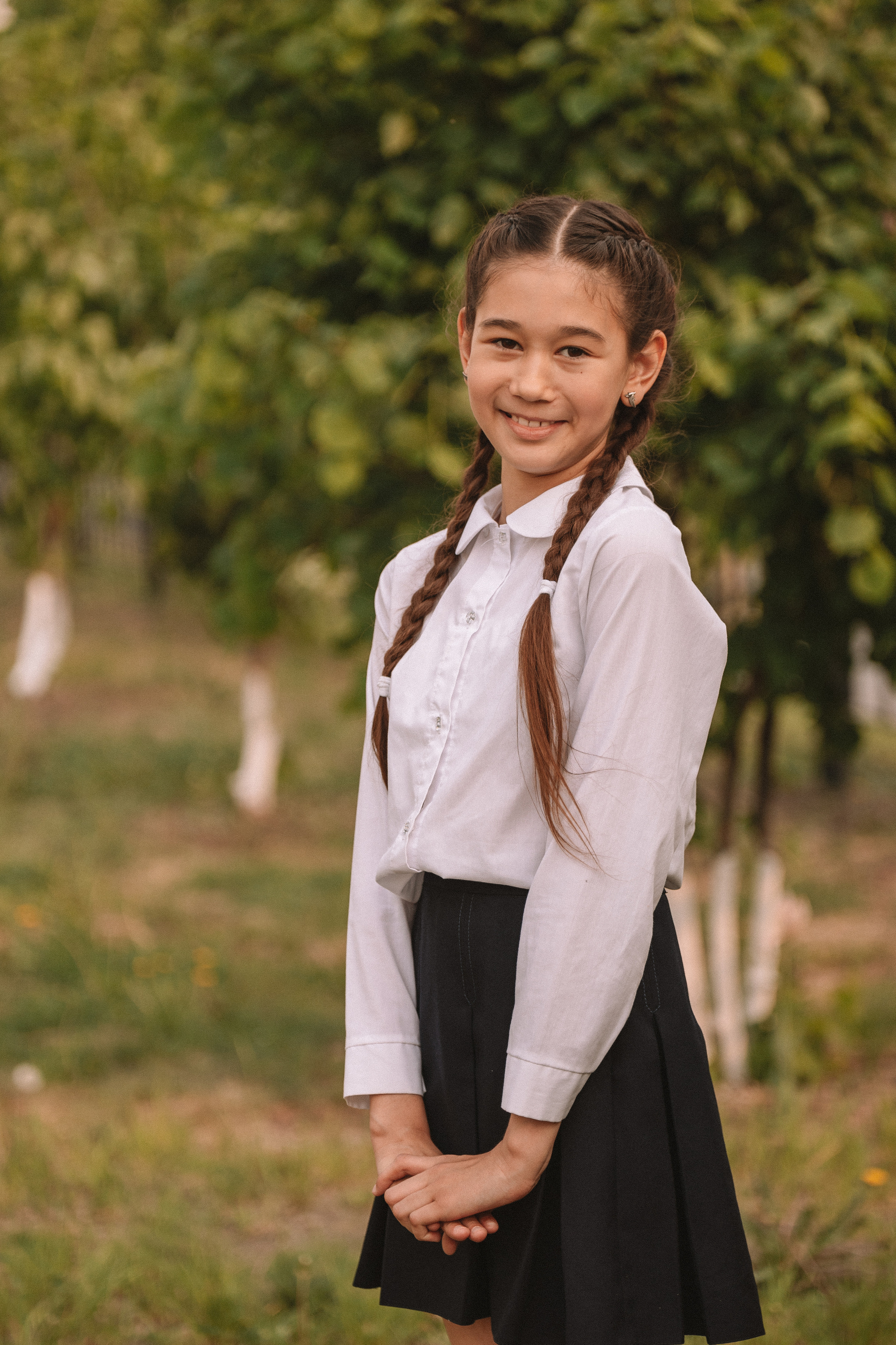 3 класс у школы. Семейный фотограф Тюмень, фотограф на роды Салмина Мария