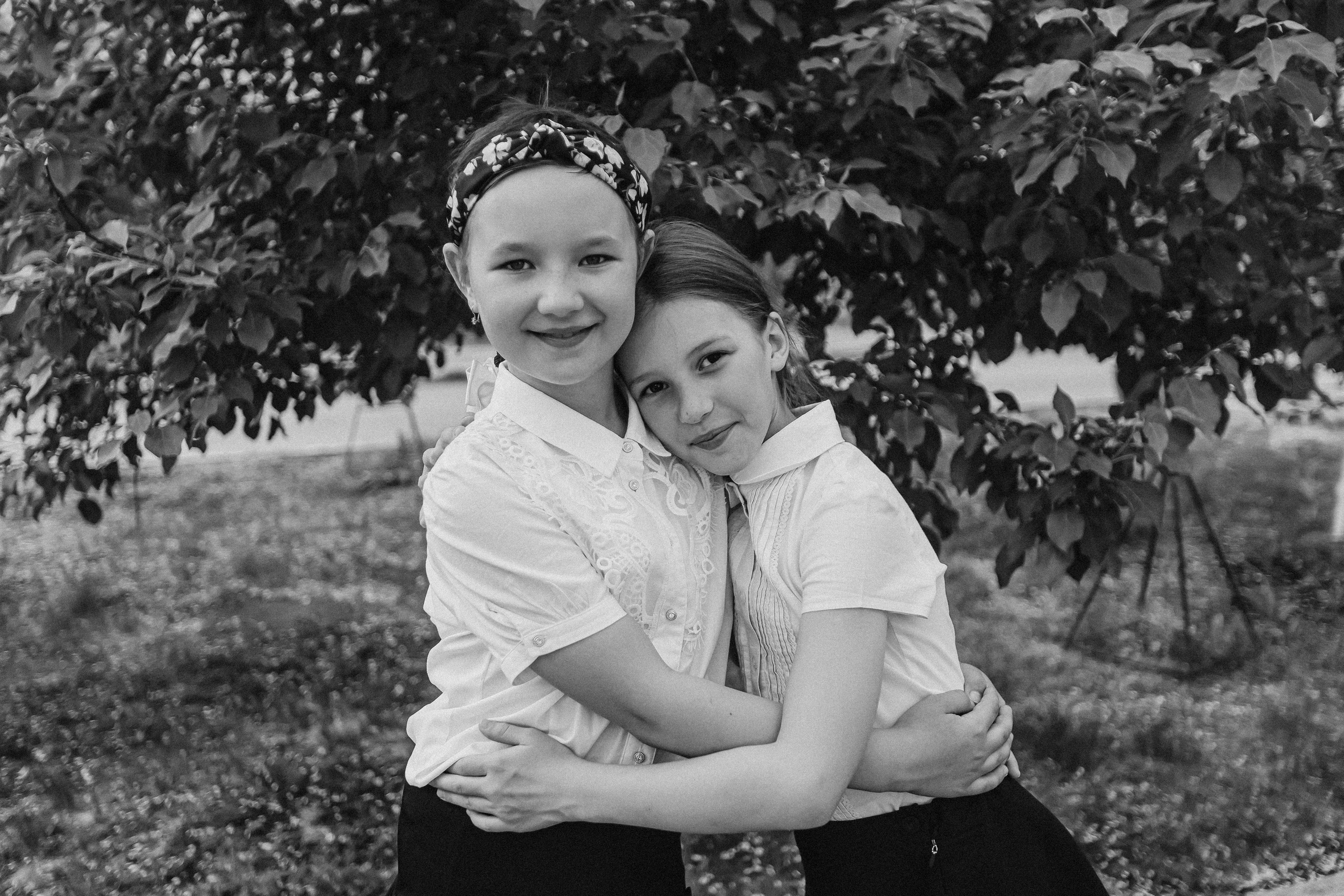 3 класс у школы. Семейный фотограф Тюмень, фотограф на роды Салмина Мария