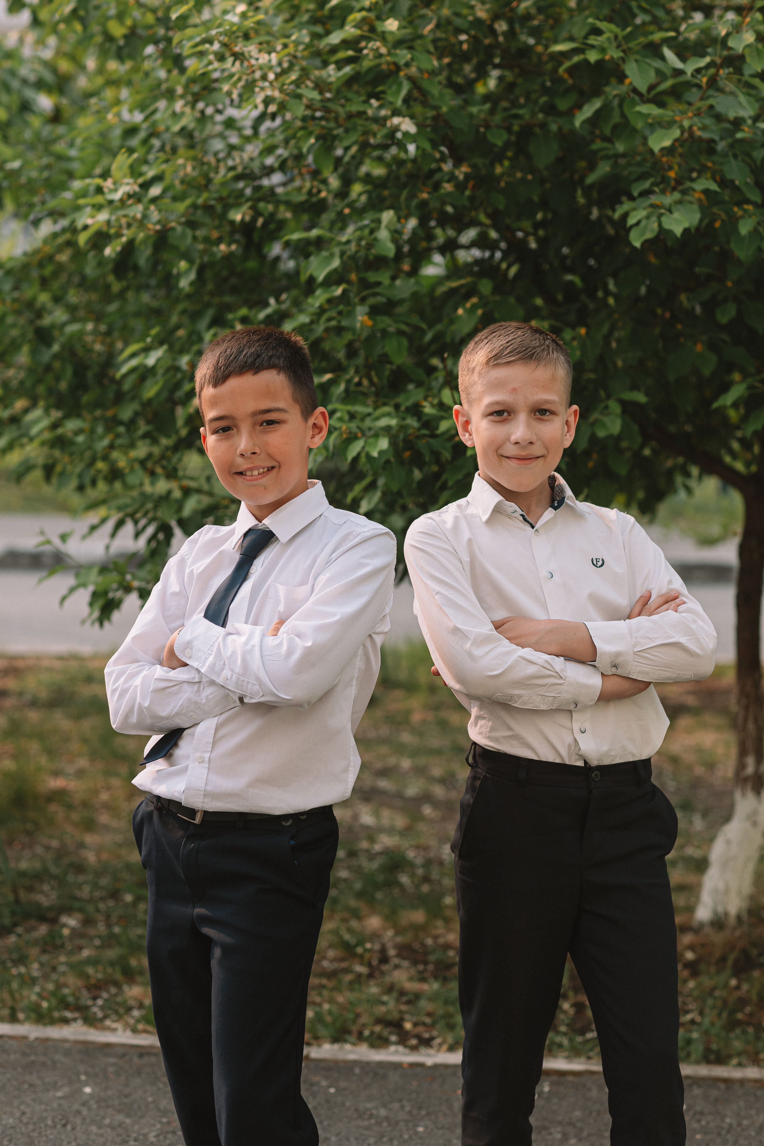 3 класс у школы. Семейный фотограф Тюмень, фотограф на роды Салмина Мария