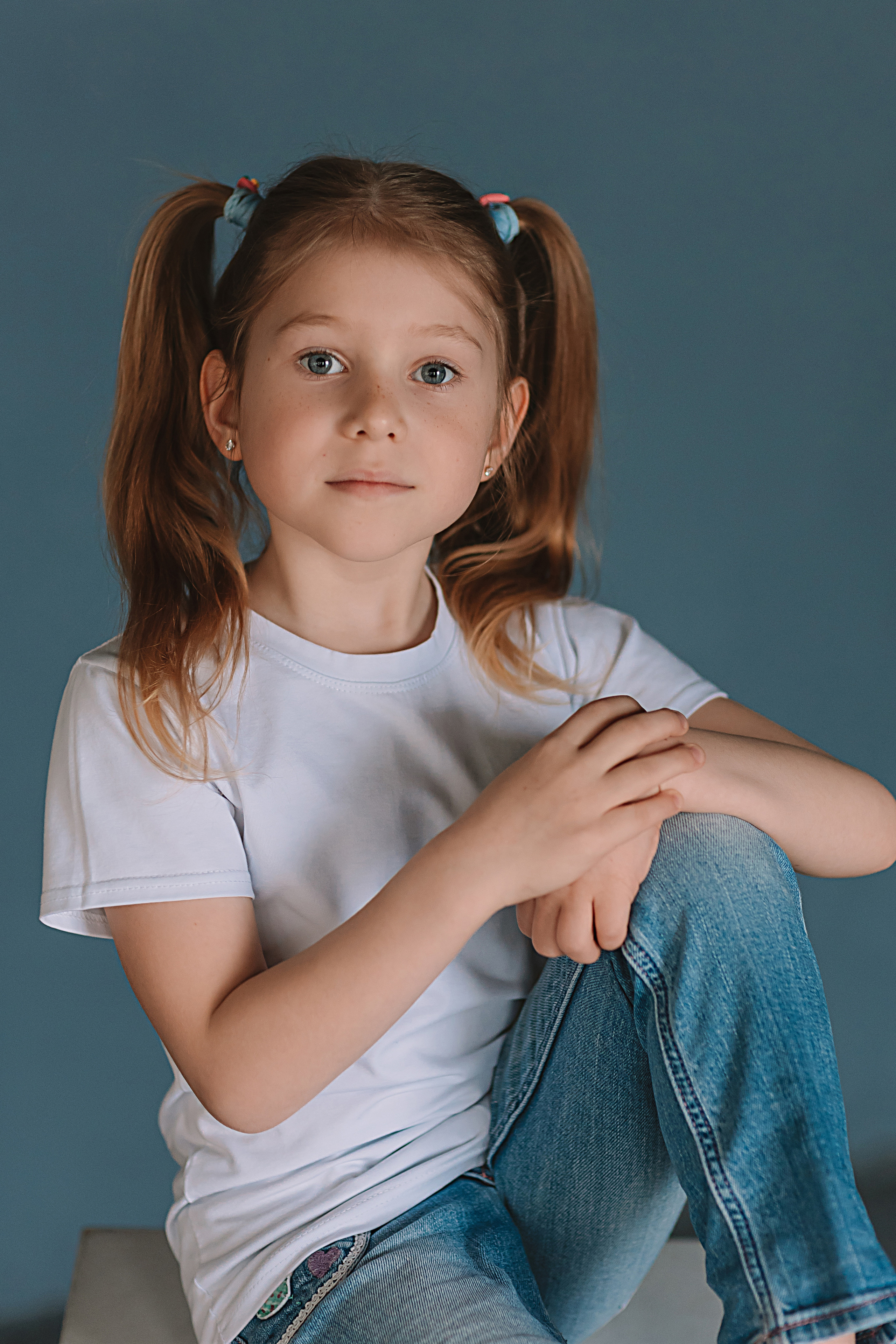 Садик в фотостудии. Семейный фотограф Тюмень, фотограф на роды Салмина Мария