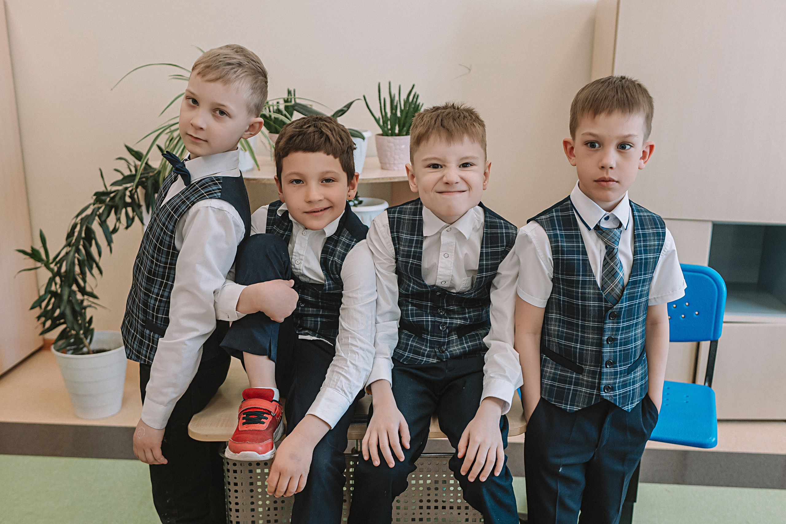 1 класс в кабинете. Семейный фотограф Тюмень, фотограф на роды Салмина Мария