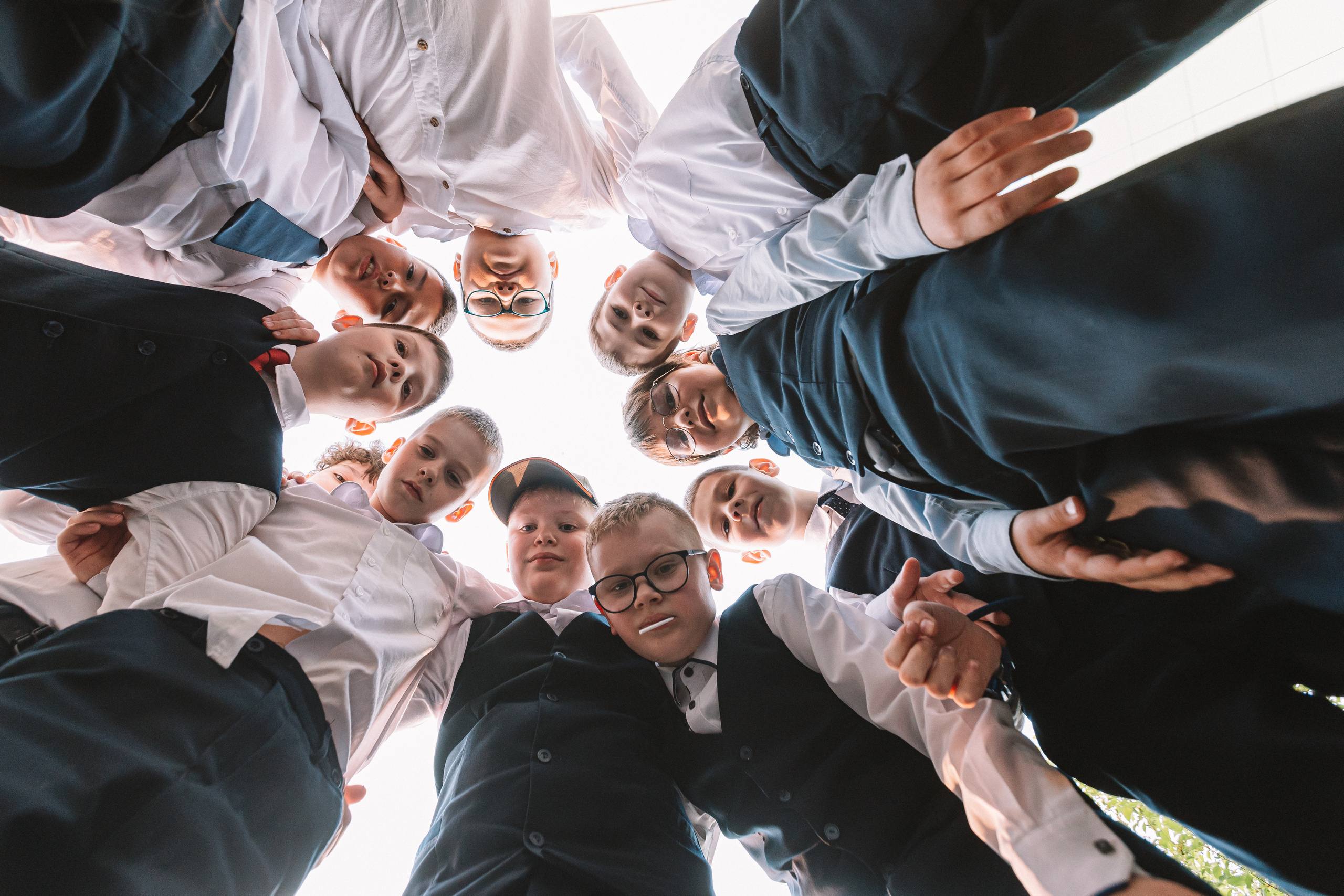 3 класс у школы. Семейный фотограф Тюмень, фотограф на роды Салмина Мария