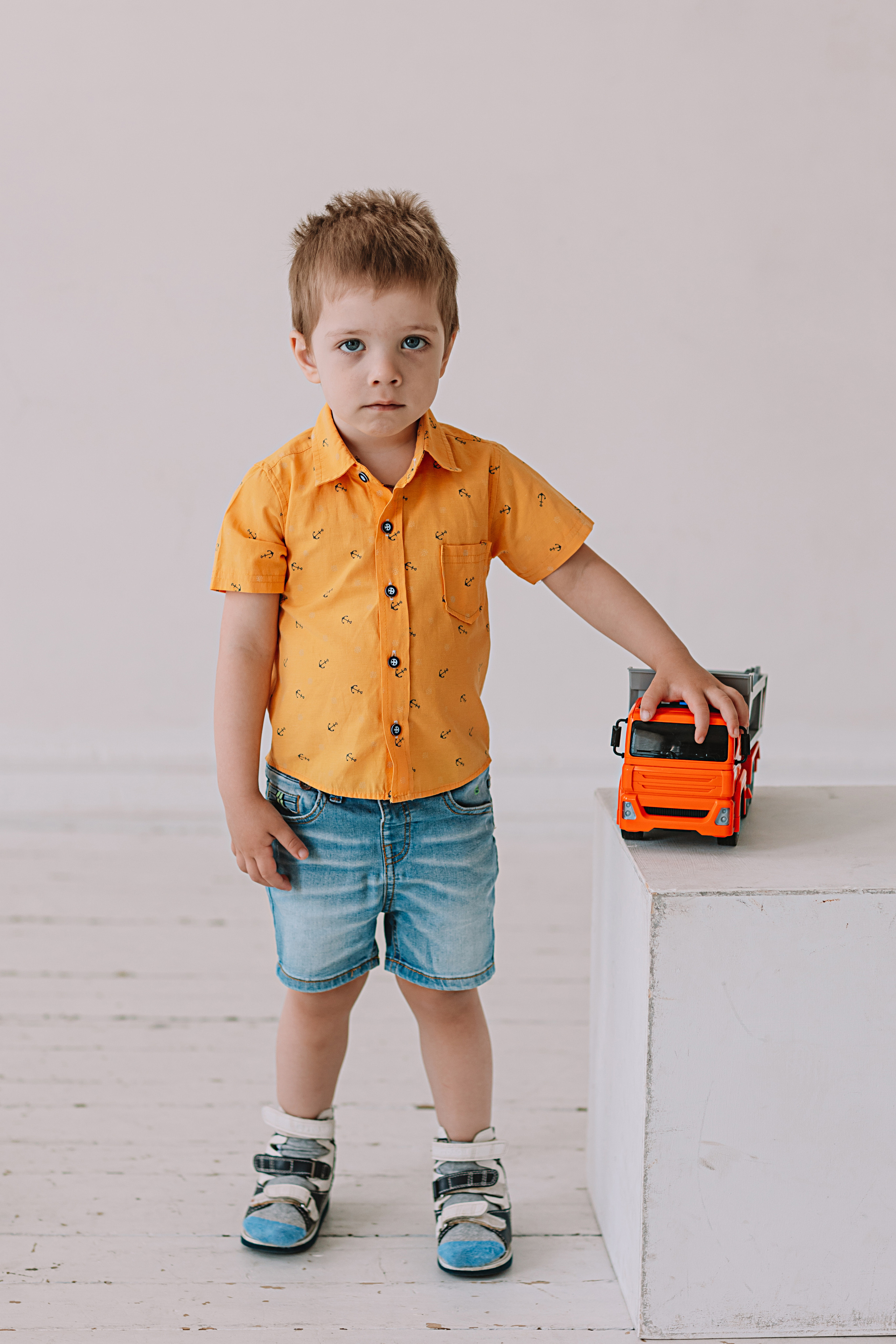 Младшая группа садика в студии. Семейный фотограф Тюмень, фотограф на роды Салмина Мария