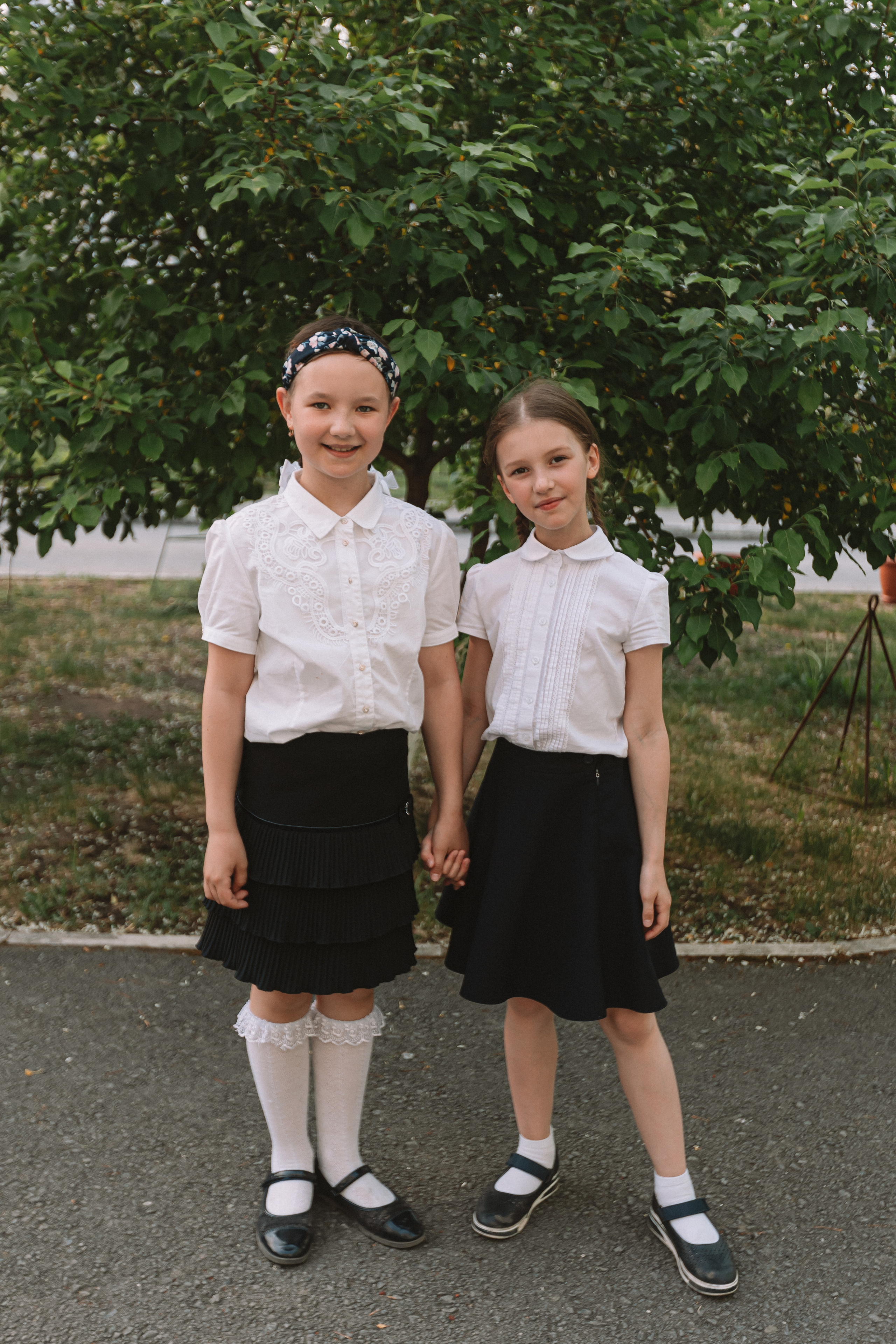 3 класс у школы. Семейный фотограф Тюмень, фотограф на роды Салмина Мария