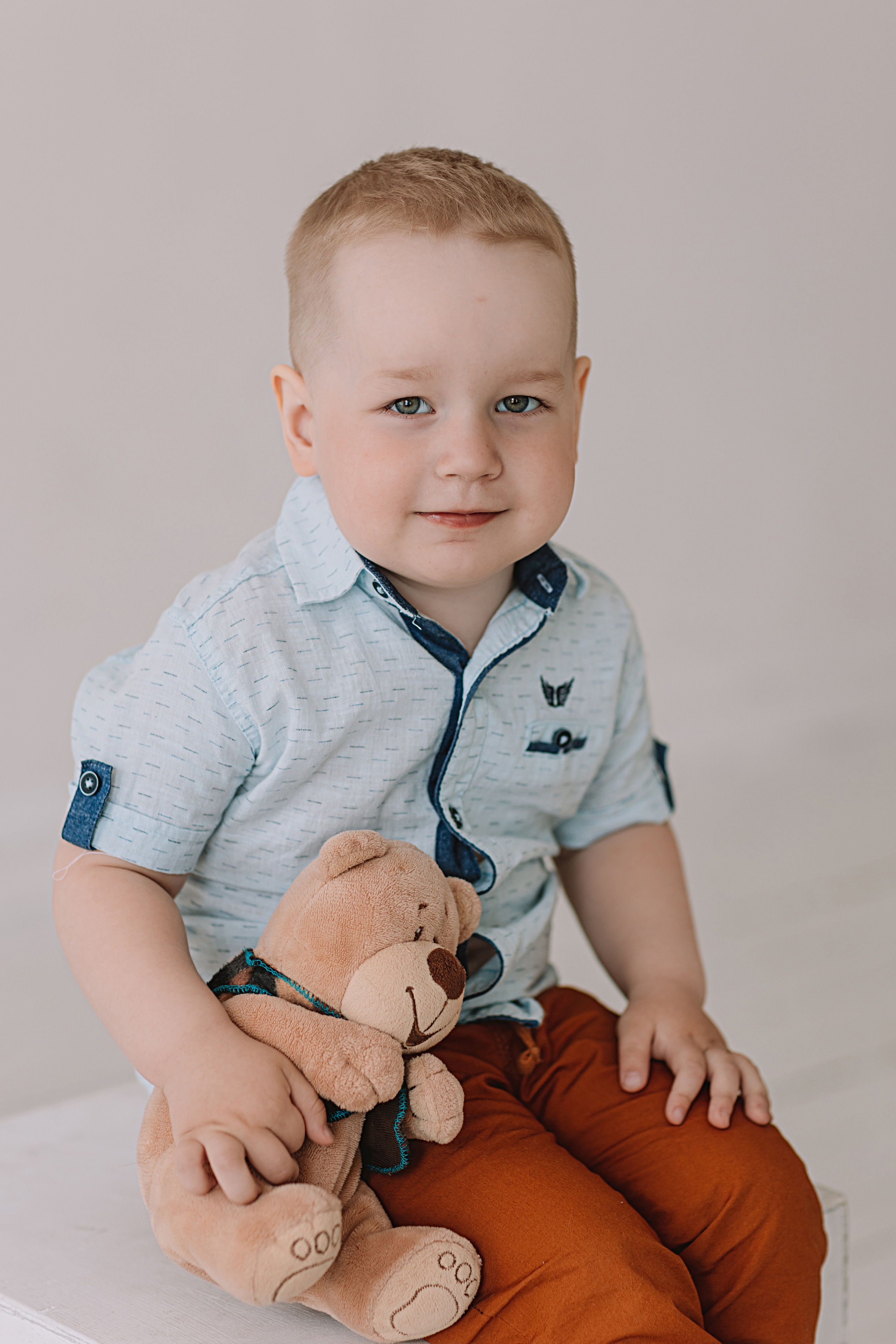 Младшая группа садика в студии. Семейный фотограф Тюмень, фотограф на роды Салмина Мария