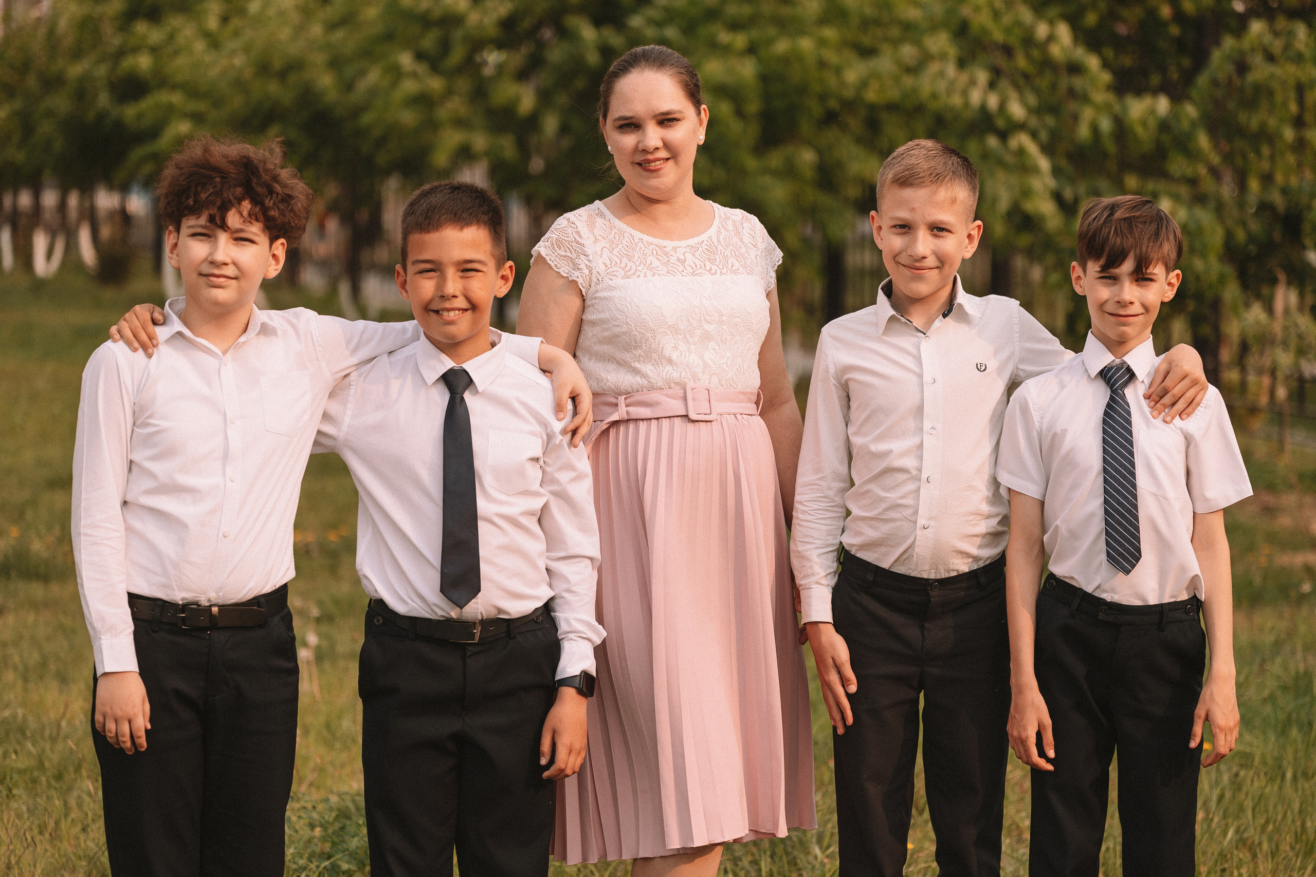 3 класс у школы. Семейный фотограф Тюмень, фотограф на роды Салмина Мария