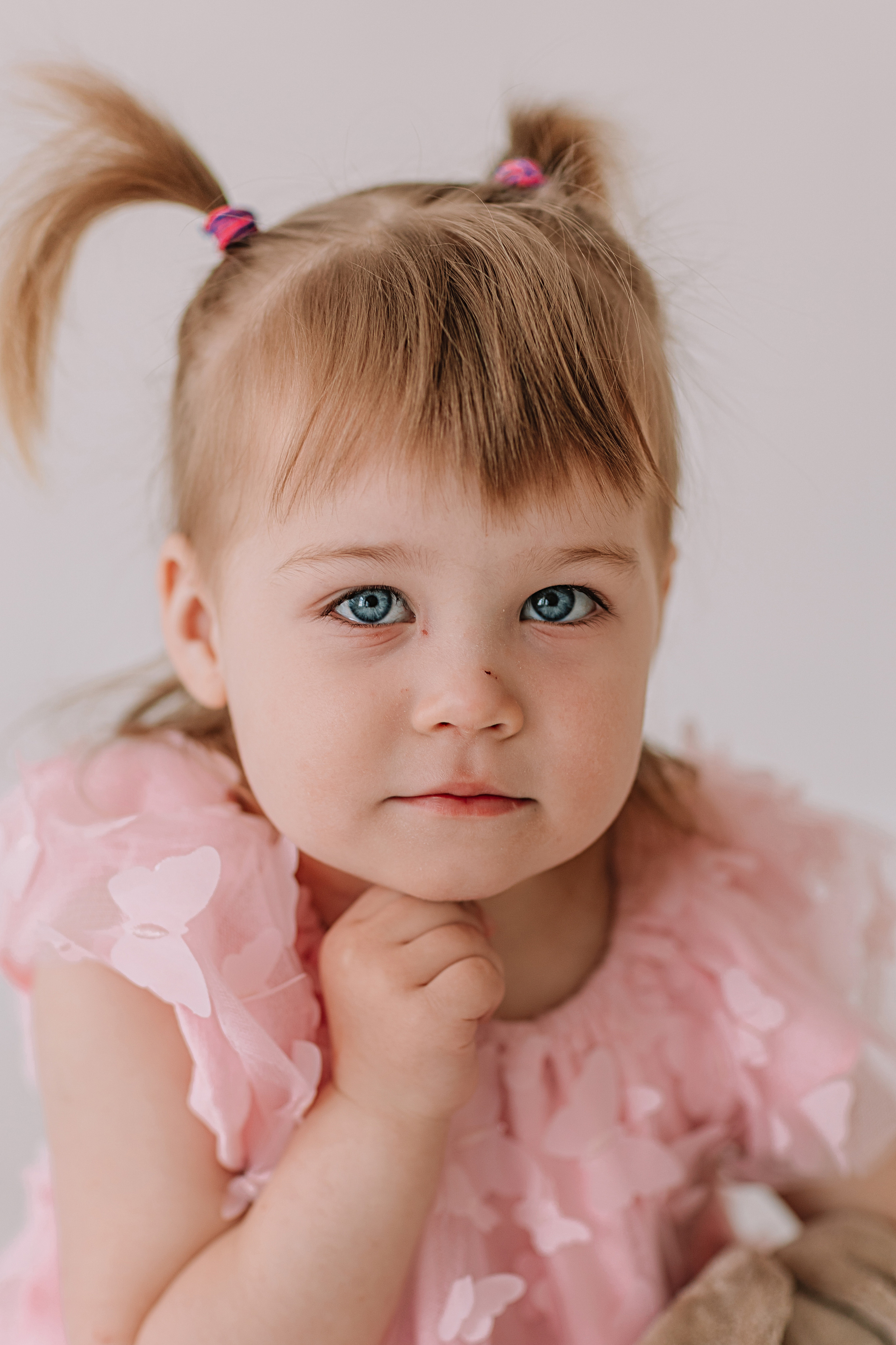 Младшая группа садика в студии. Семейный фотограф Тюмень, фотограф на роды Салмина Мария