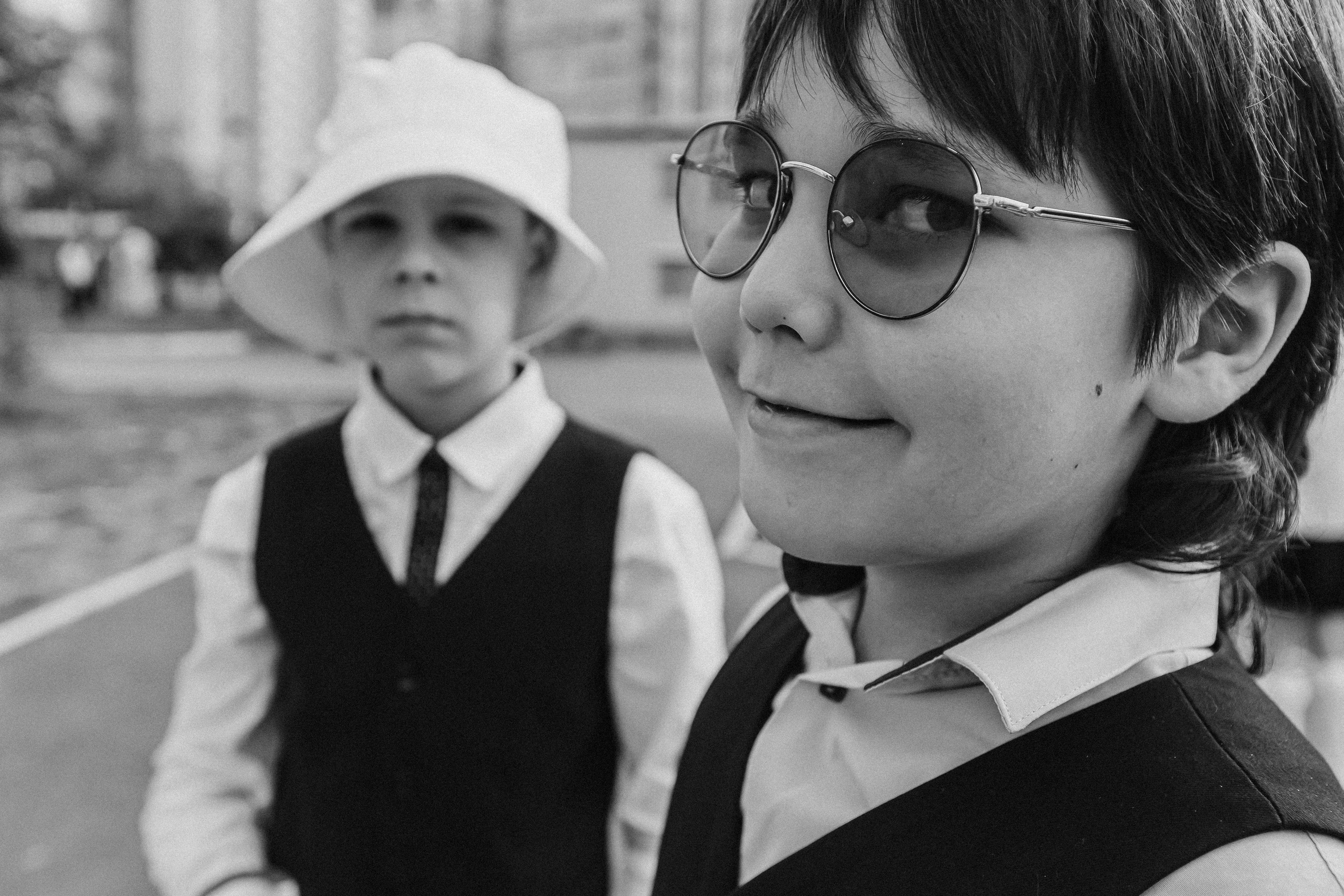 3 класс у школы. Семейный фотограф Тюмень, фотограф на роды Салмина Мария