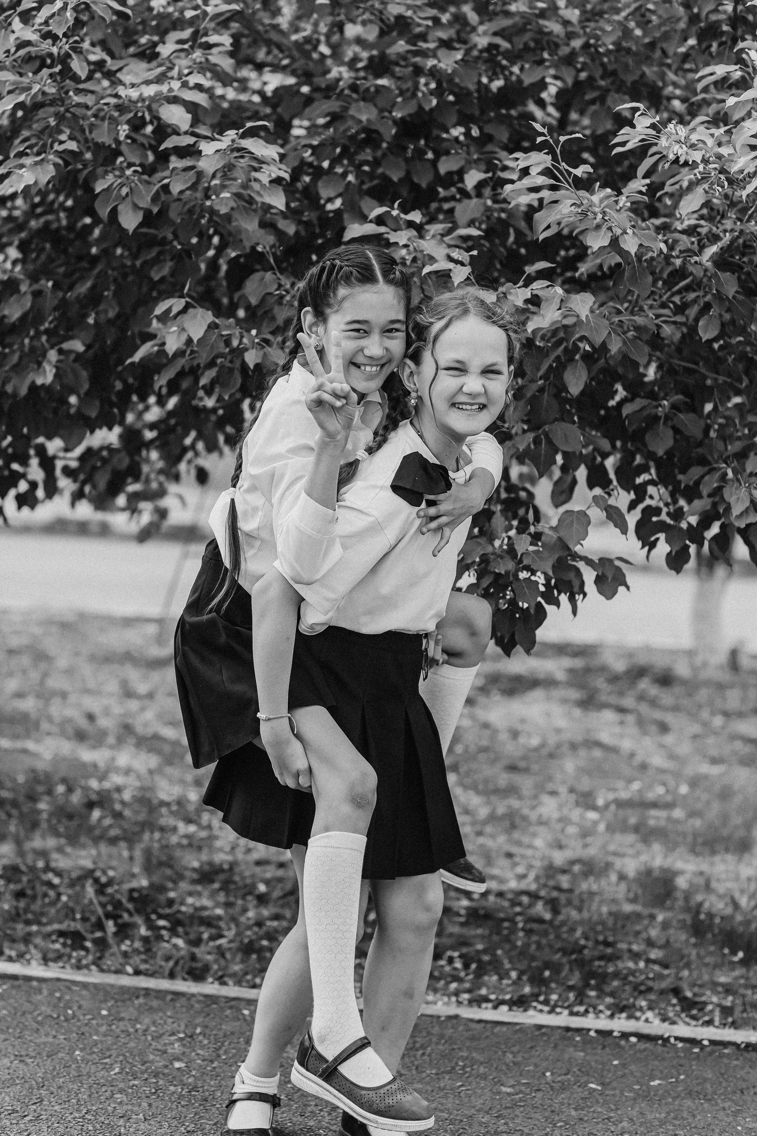 3 класс у школы. Семейный фотограф Тюмень, фотограф на роды Салмина Мария