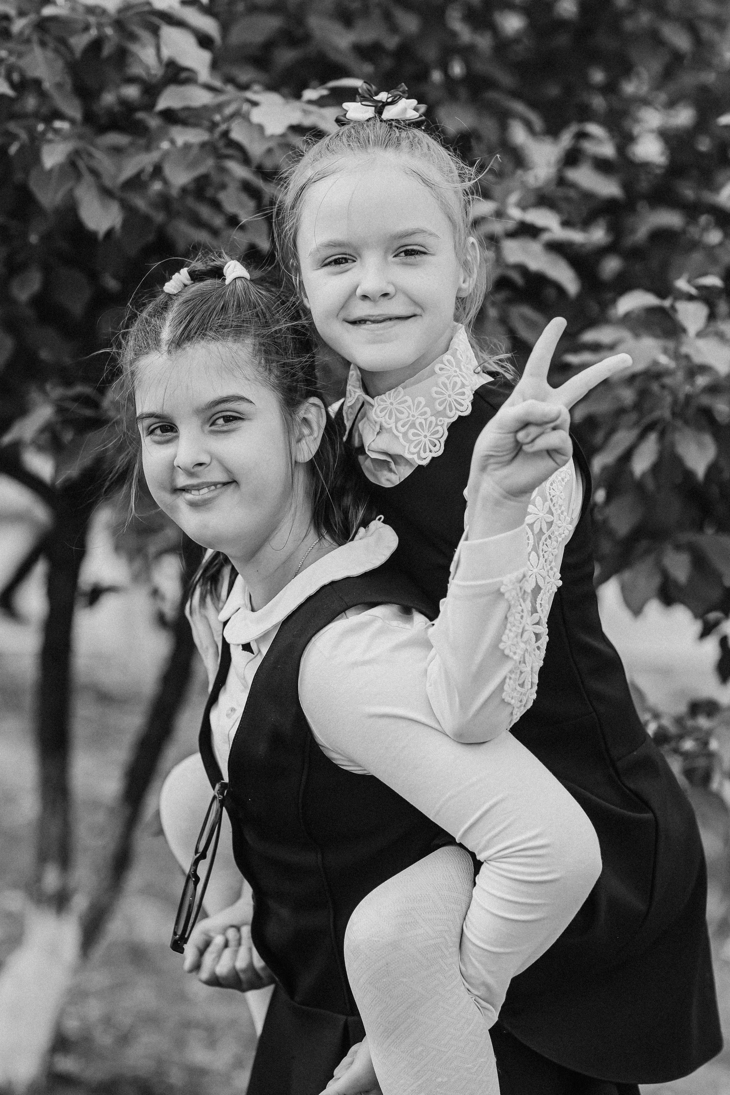 3 класс у школы. Семейный фотограф Тюмень, фотограф на роды Салмина Мария