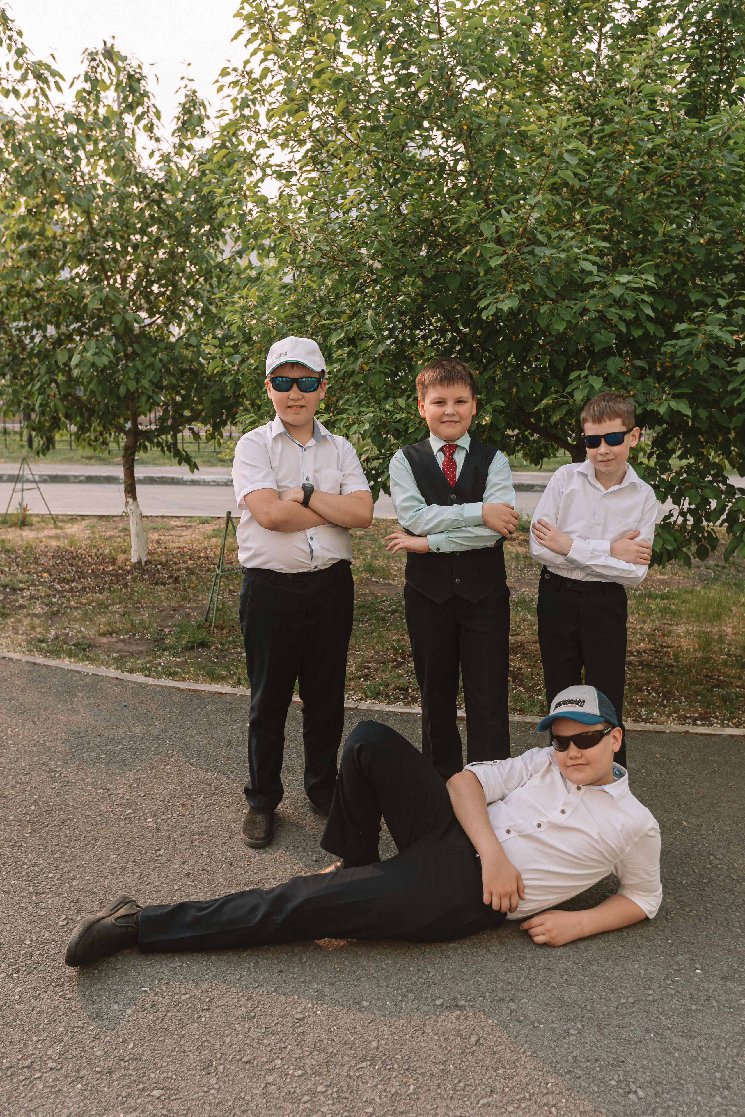 3 класс у школы. Семейный фотограф Тюмень, фотограф на роды Салмина Мария