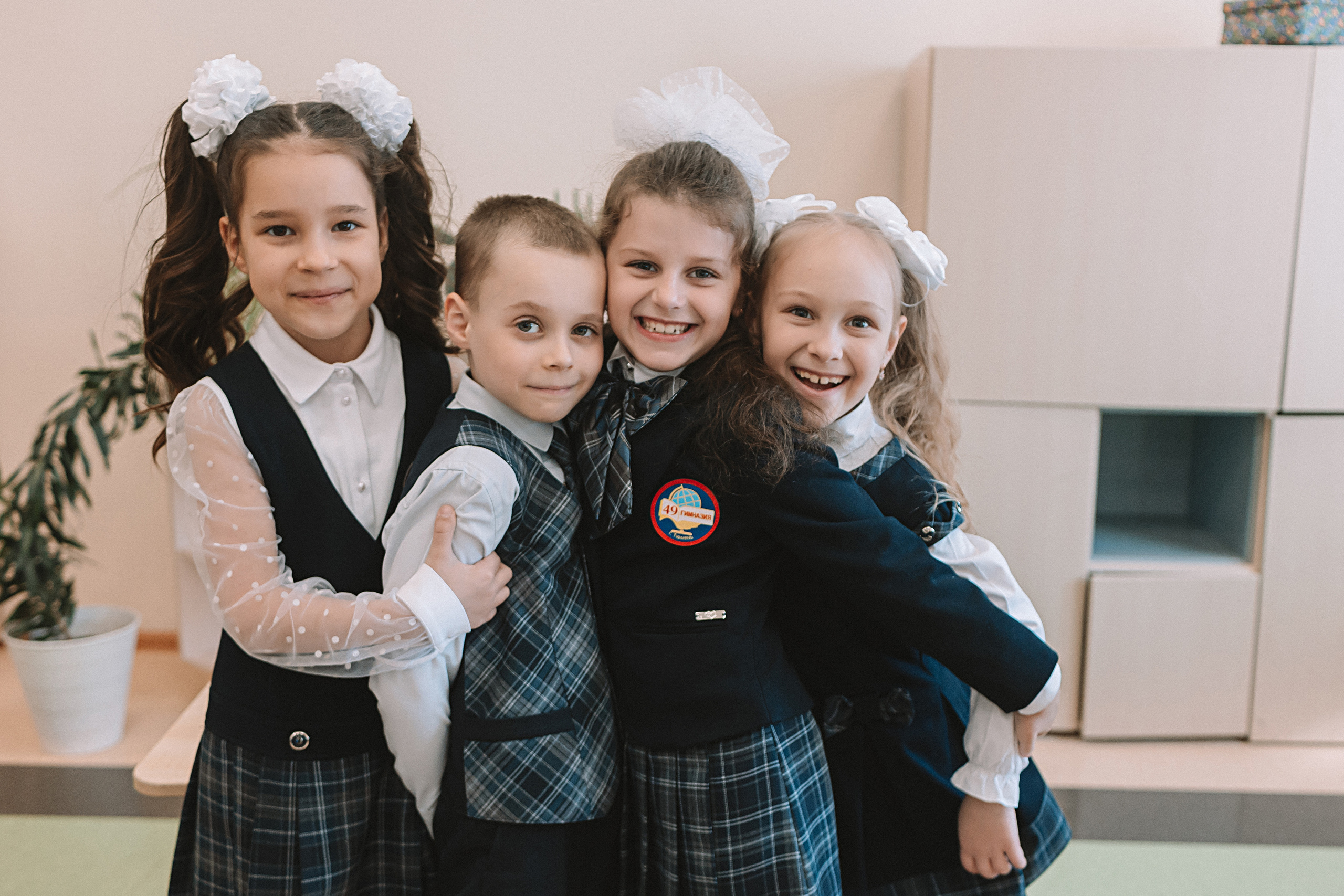 1 класс в кабинете. Семейный фотограф Тюмень, фотограф на роды Салмина Мария