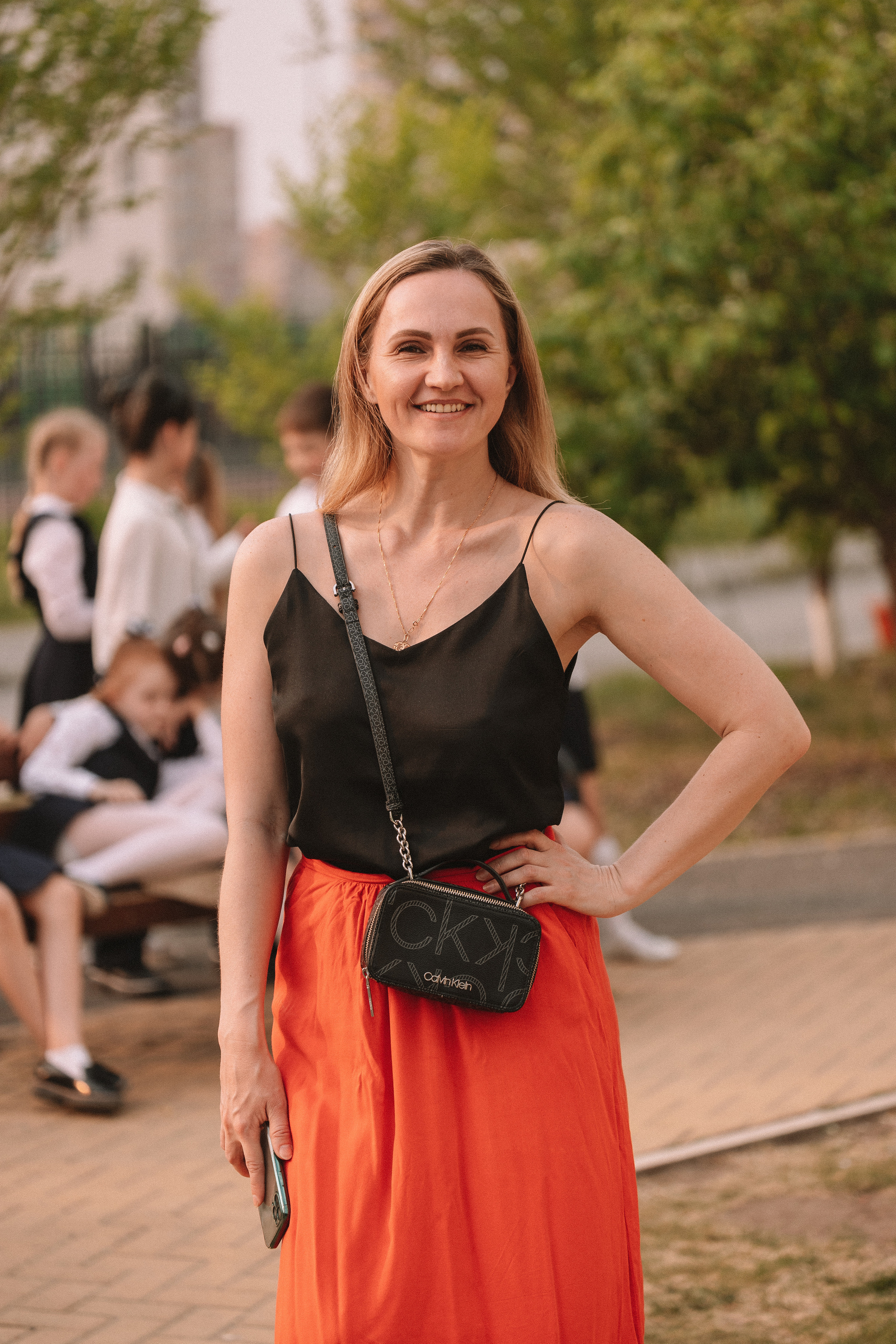 3 класс у школы. Семейный фотограф Тюмень, фотограф на роды Салмина Мария