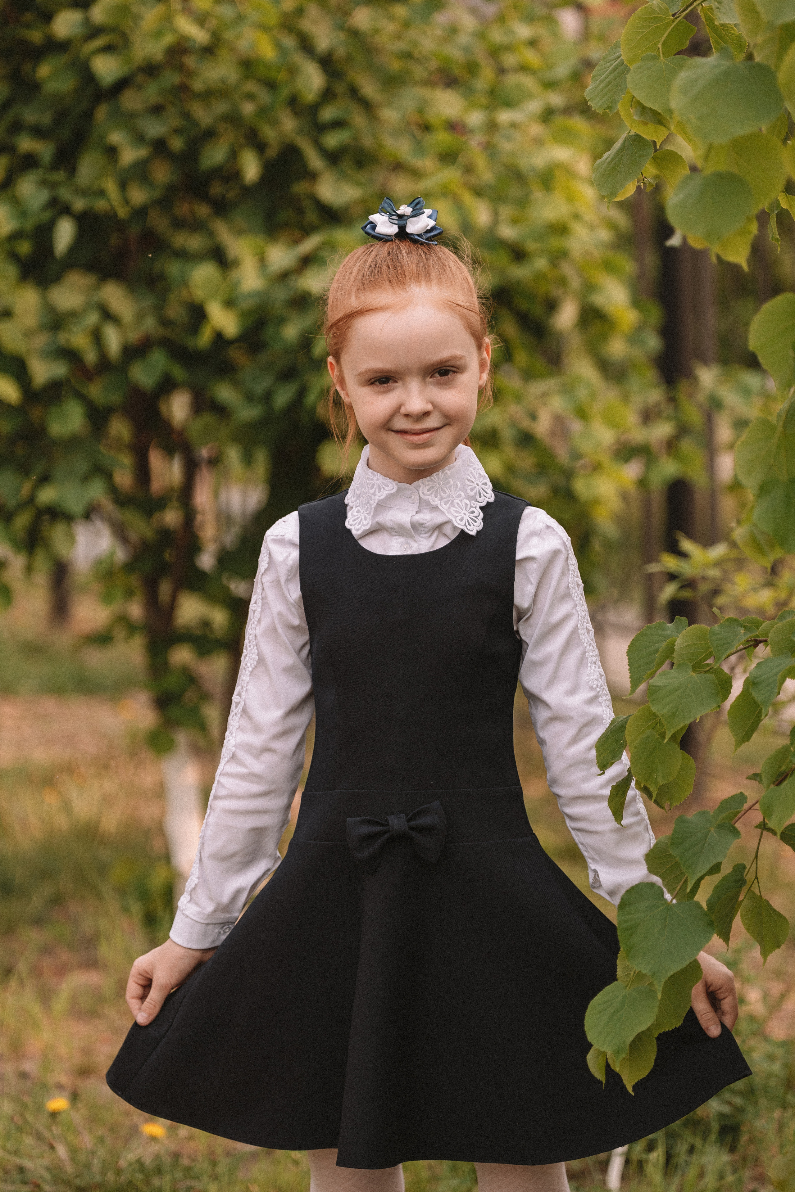 3 класс у школы. Семейный фотограф Тюмень, фотограф на роды Салмина Мария