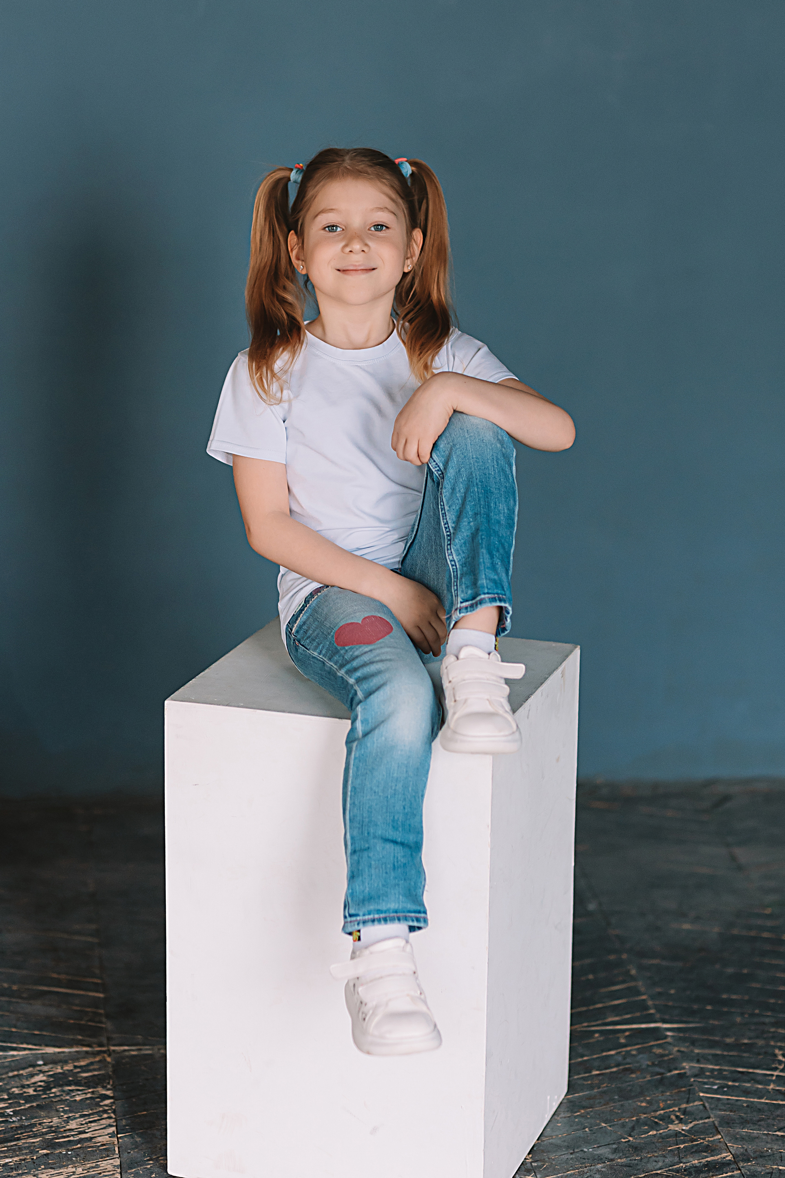 Садик в фотостудии. Семейный фотограф Тюмень, фотограф на роды Салмина Мария