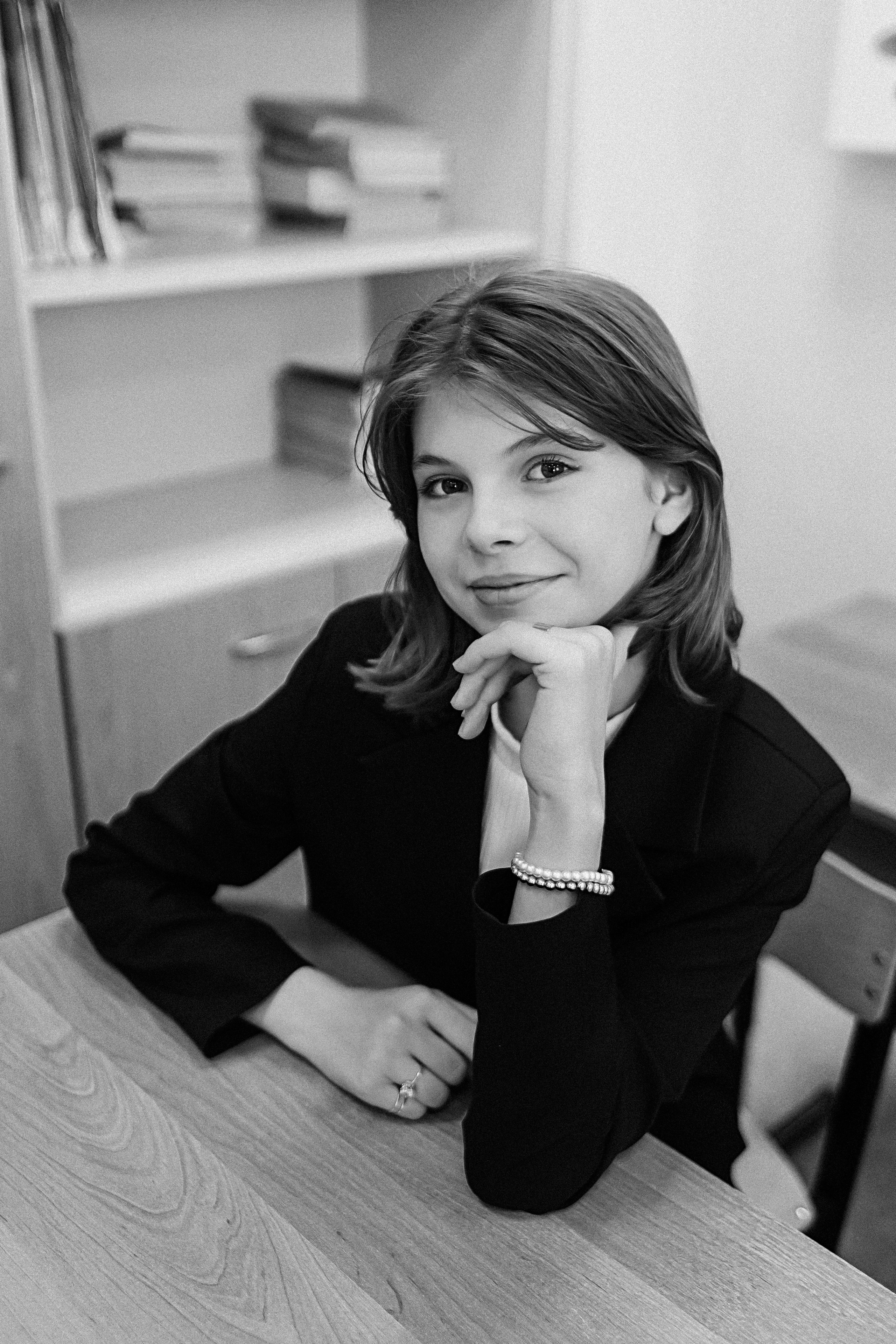 7 класс в стенах школы. Семейный фотограф Тюмень, фотограф на роды Салмина Мария