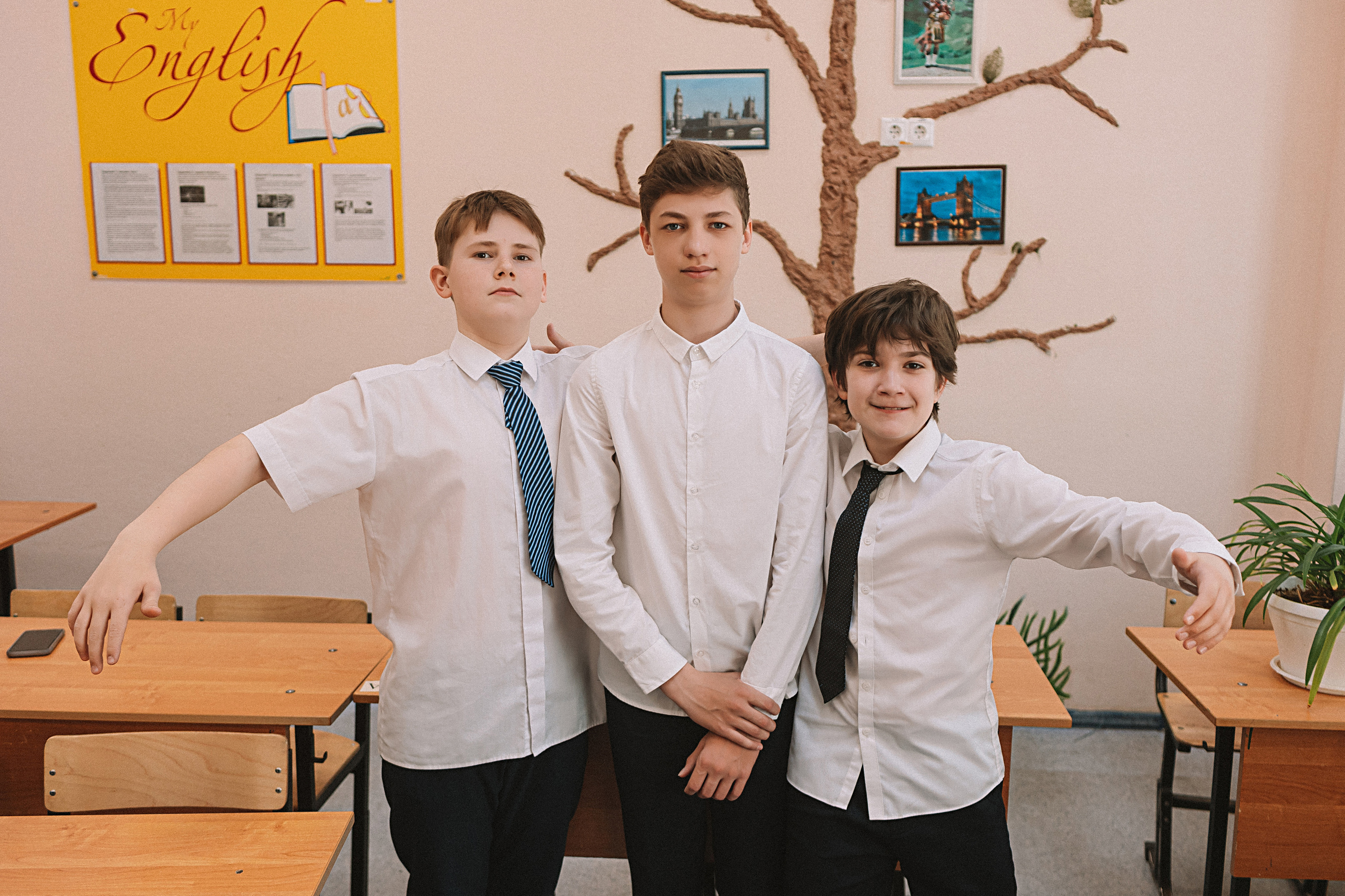 7 класс в стенах школы. Семейный фотограф Тюмень, фотограф на роды Салмина Мария