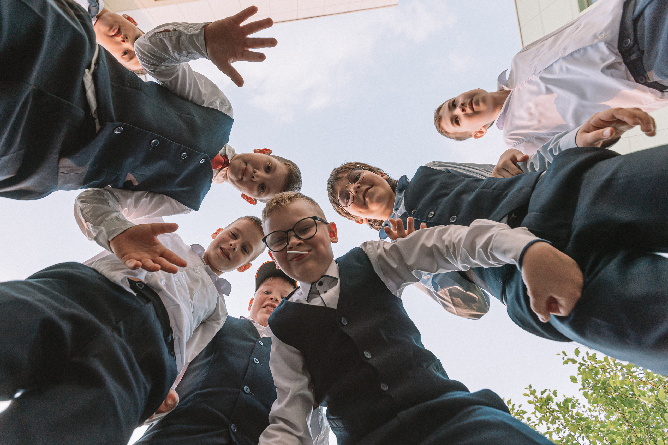 3 класс у школы. Семейный фотограф Тюмень, фотограф на роды Салмина Мария