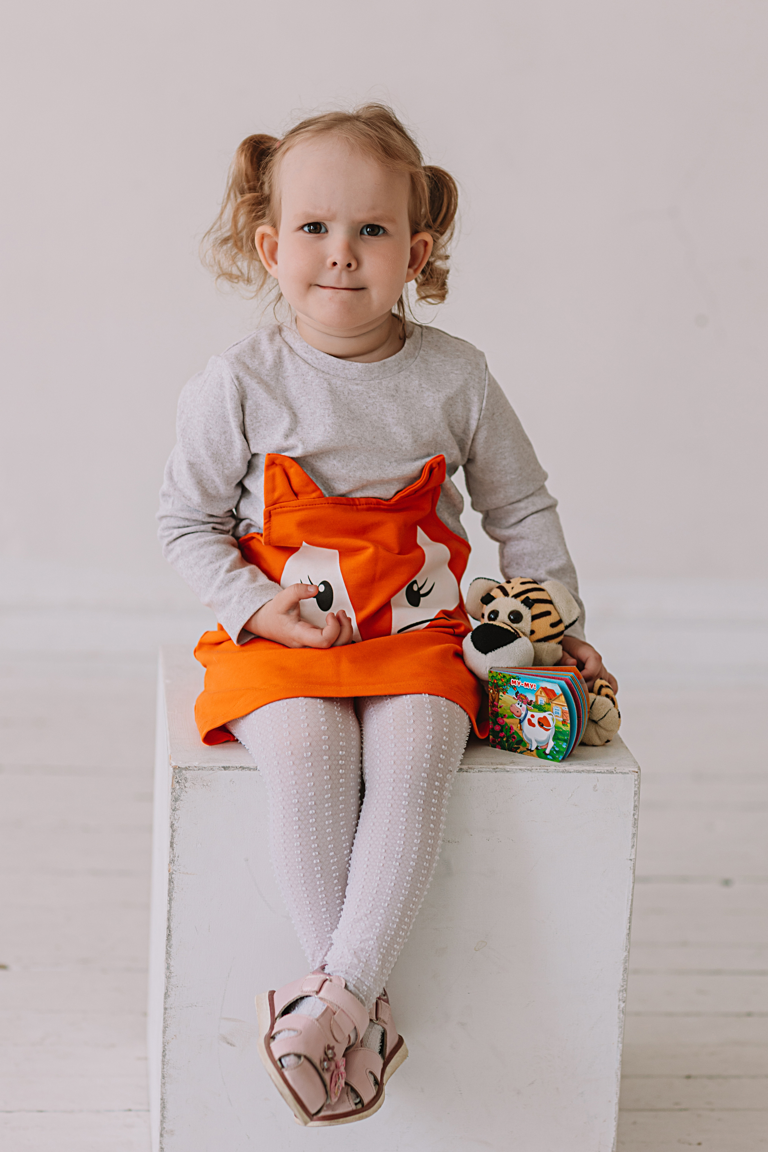 Младшая группа садика в студии. Семейный фотограф Тюмень, фотограф на роды Салмина Мария