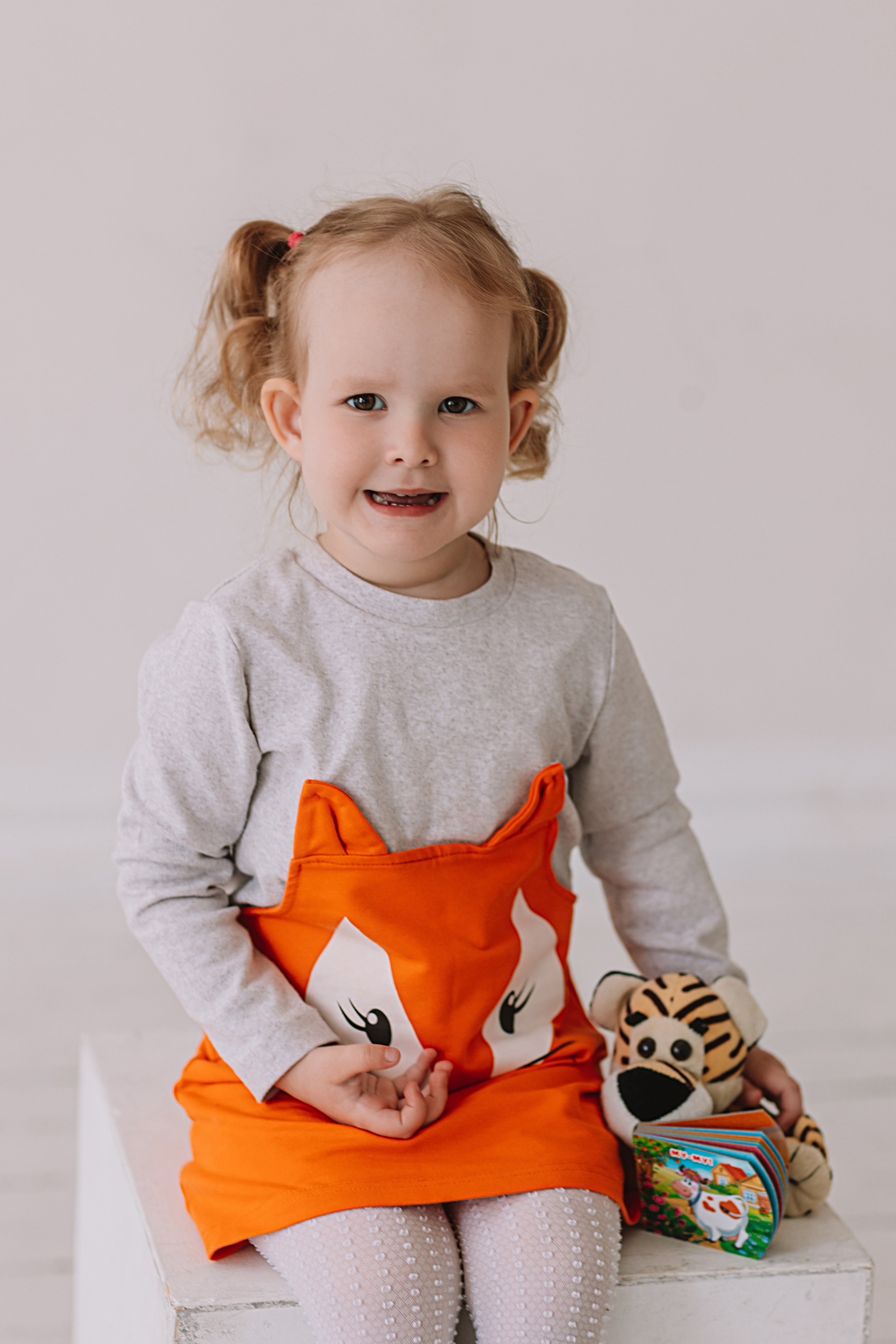 Младшая группа садика в студии. Семейный фотограф Тюмень, фотограф на роды Салмина Мария