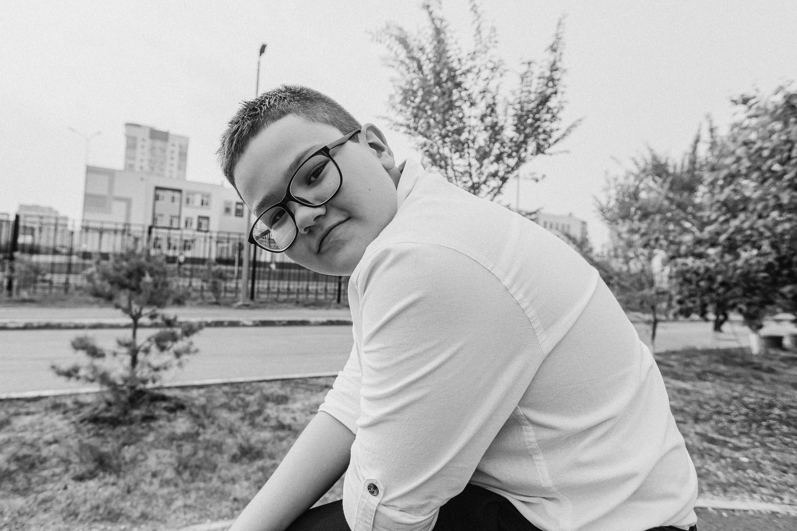 3 класс у школы. Семейный фотограф Тюмень, фотограф на роды Салмина Мария