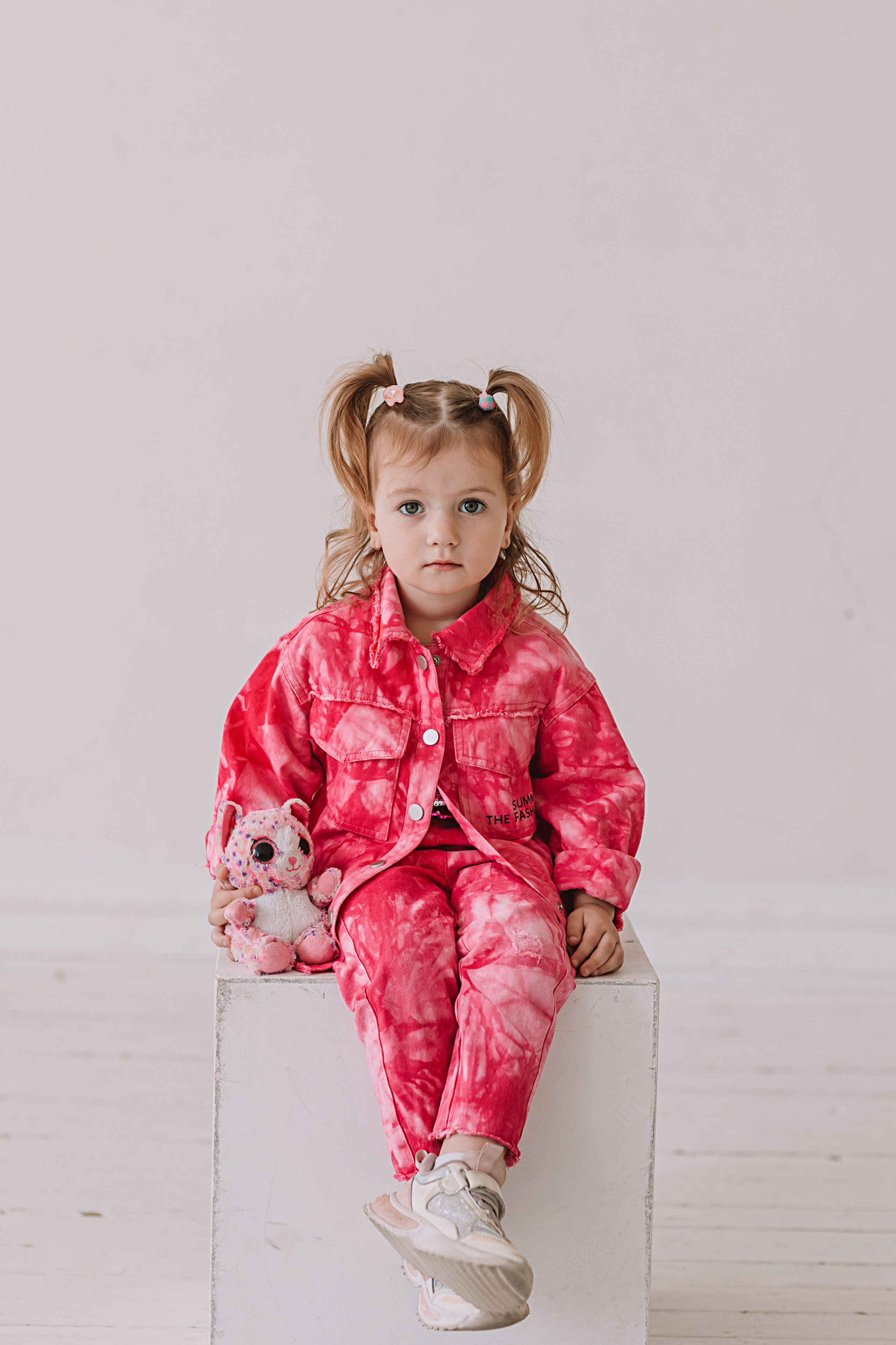 Младшая группа садика в студии. Семейный фотограф Тюмень, фотограф на роды Салмина Мария