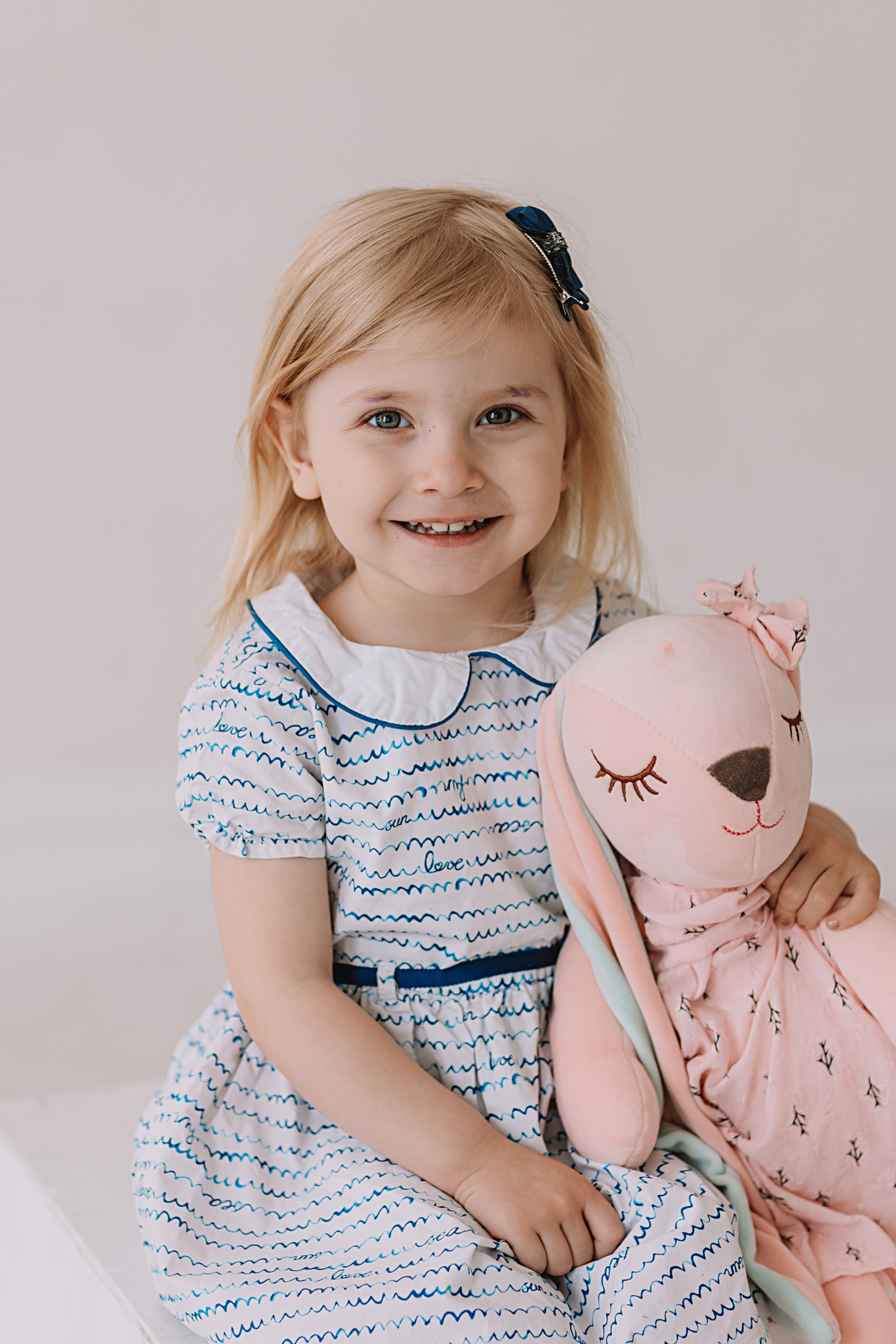 Младшая группа садика в студии. Семейный фотограф Тюмень, фотограф на роды Салмина Мария