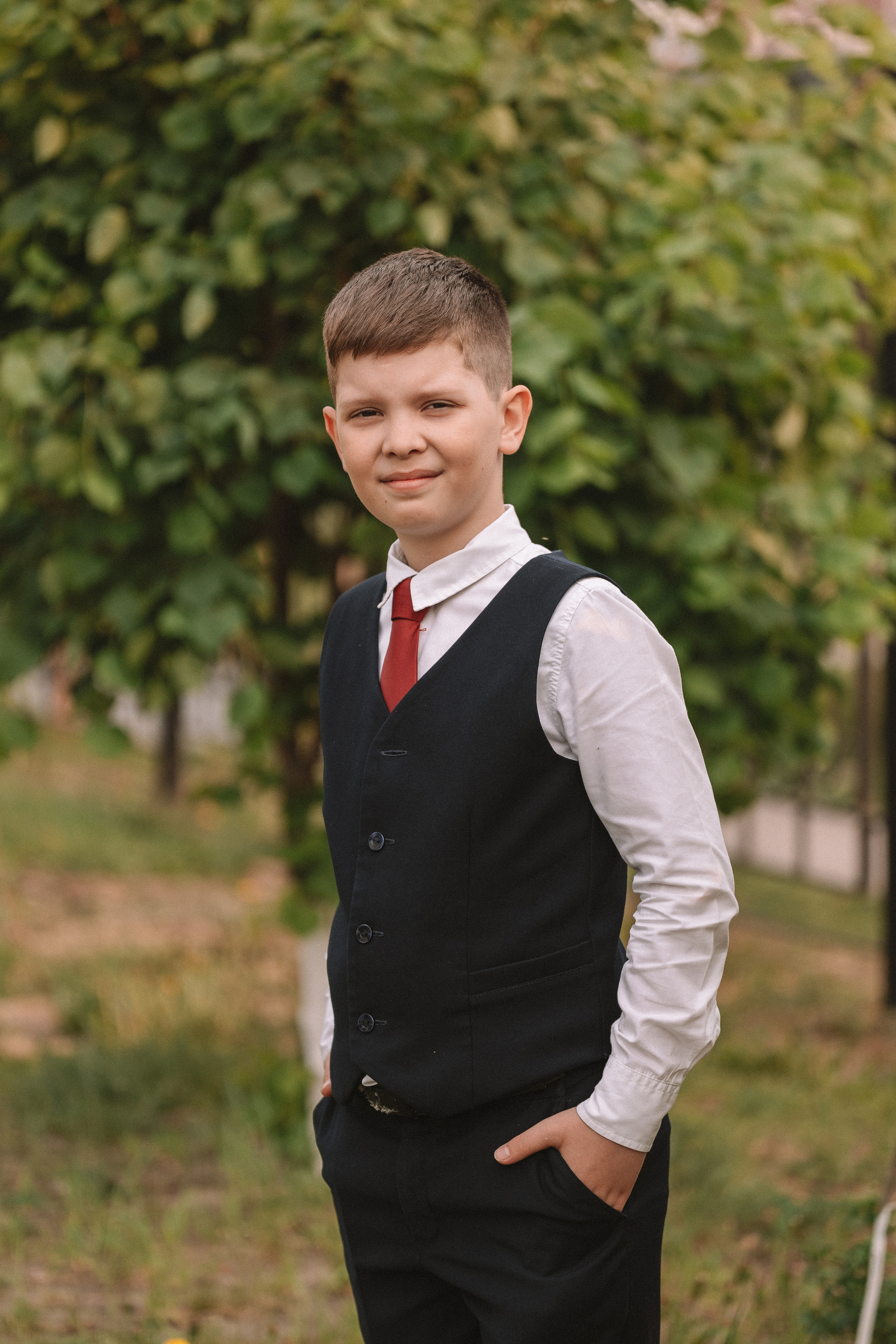 3 класс у школы. Семейный фотограф Тюмень, фотограф на роды Салмина Мария