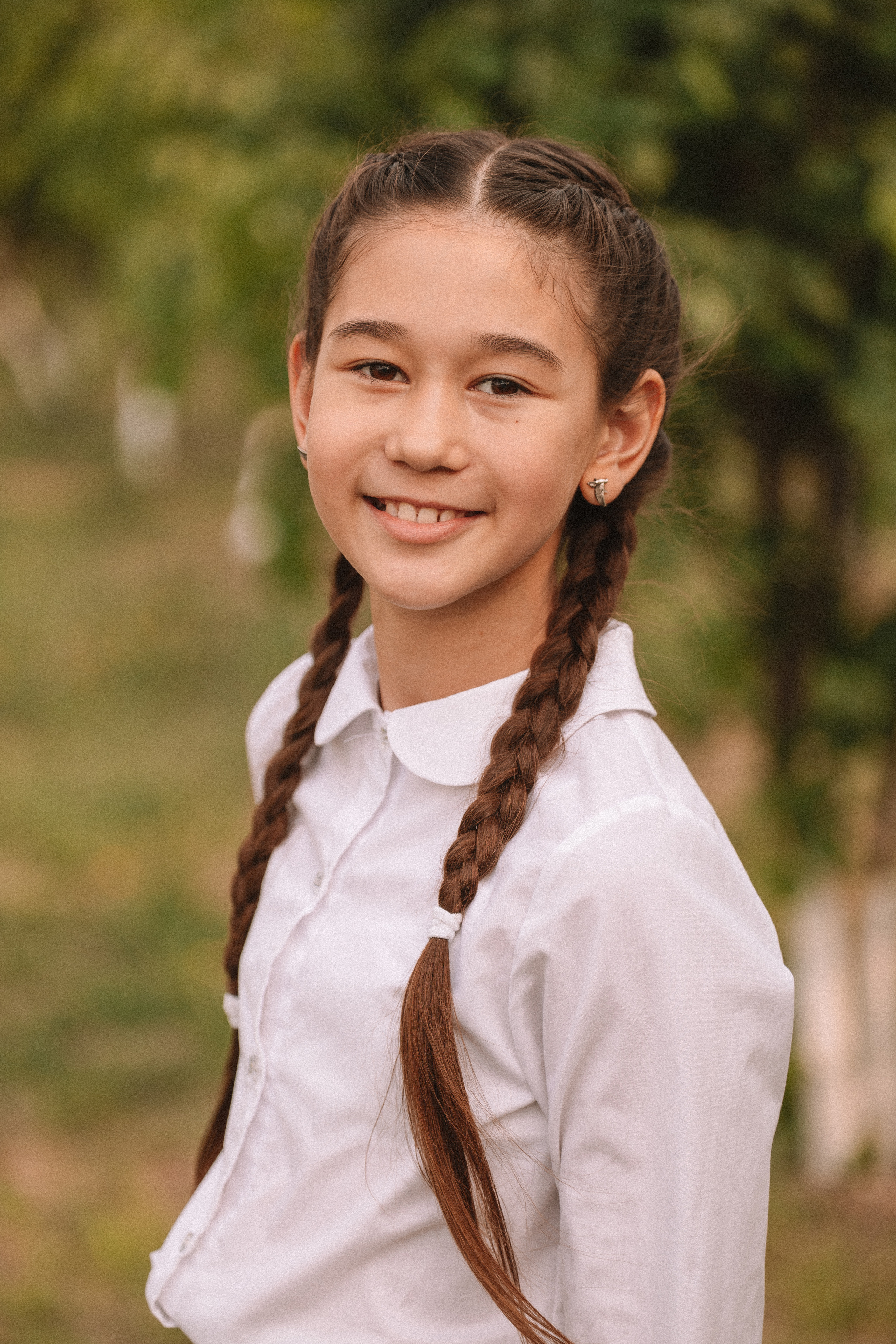 3 класс у школы. Семейный фотограф Тюмень, фотограф на роды Салмина Мария