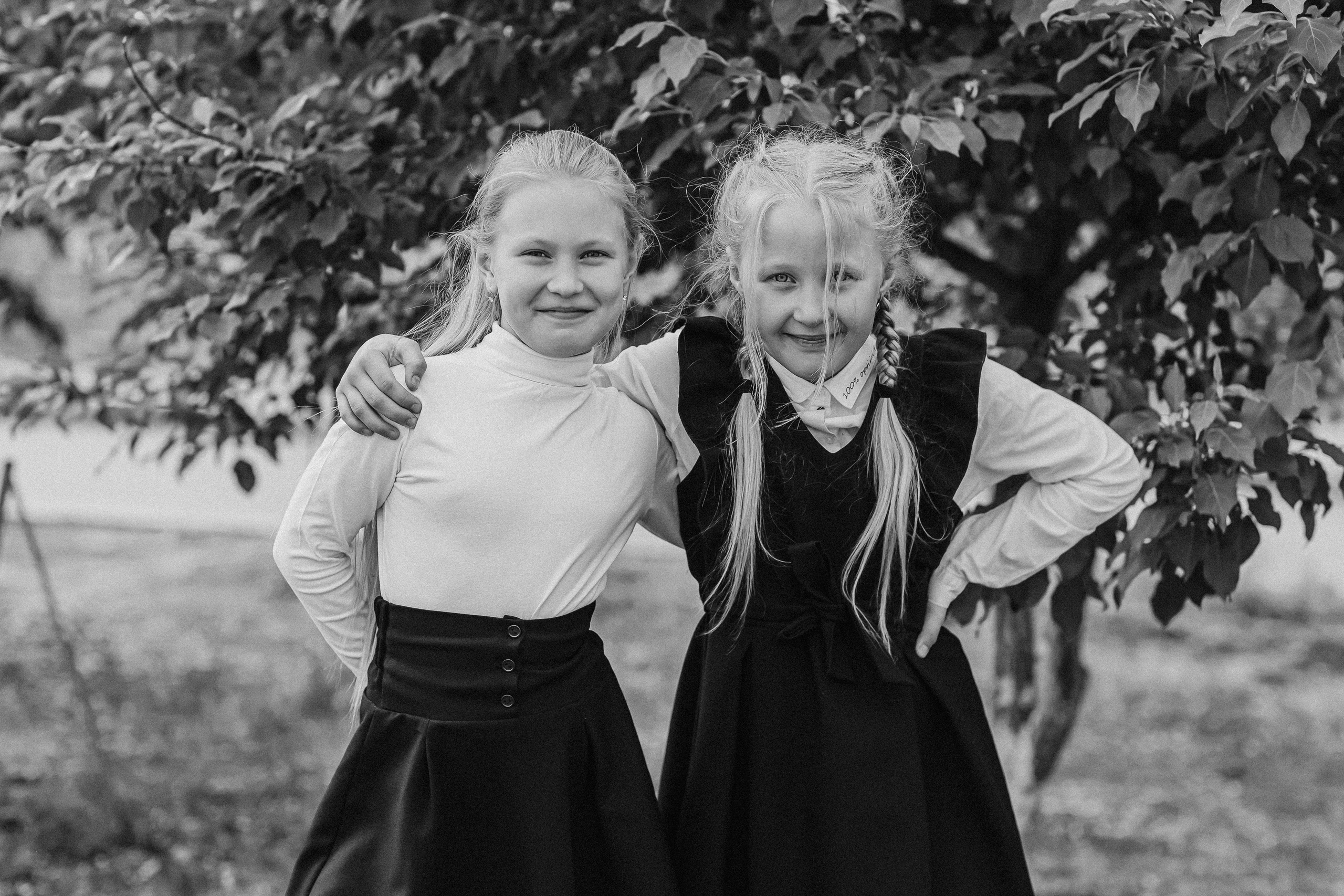 3 класс у школы. Семейный фотограф Тюмень, фотограф на роды Салмина Мария