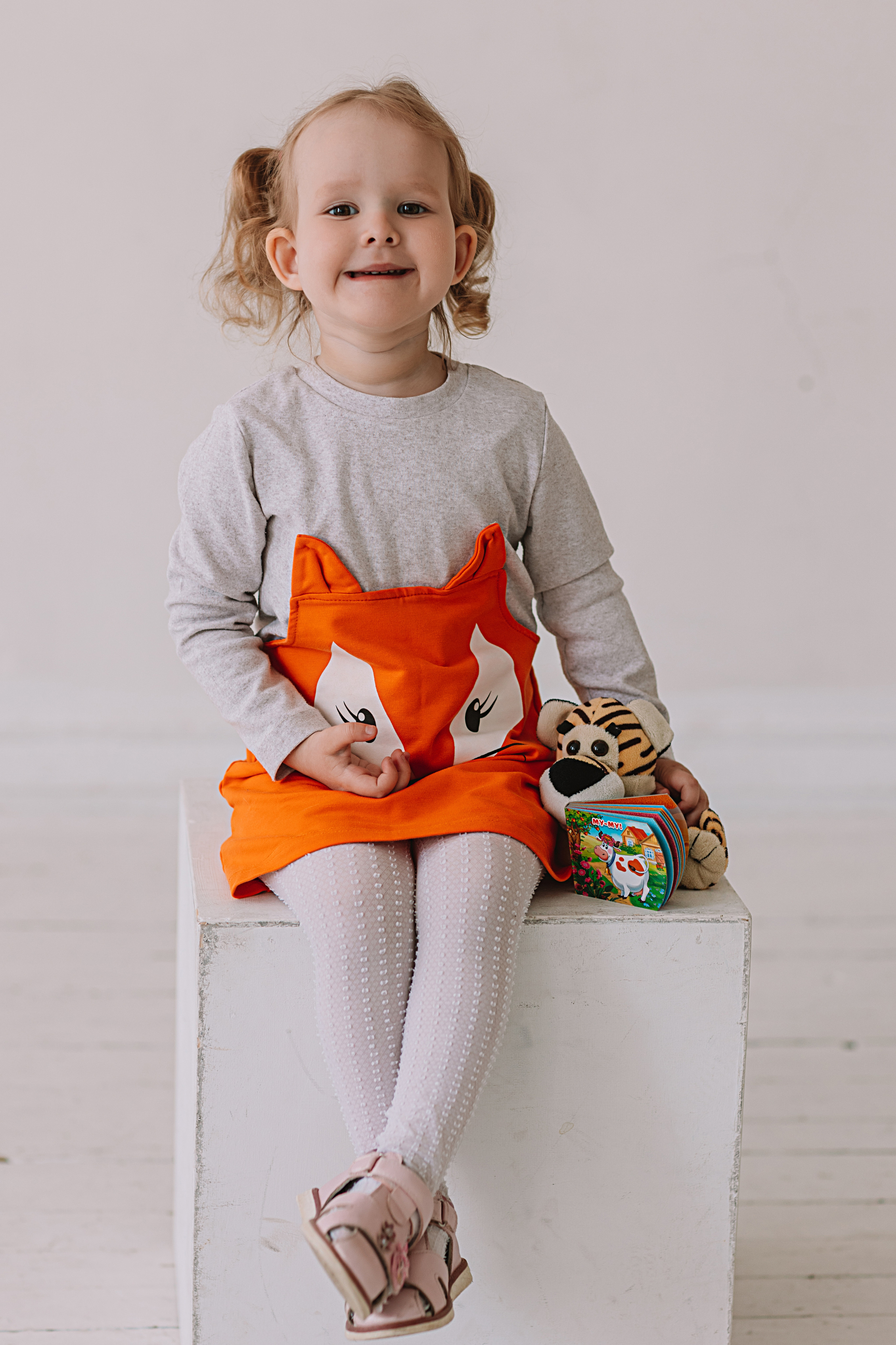 Младшая группа садика в студии. Семейный фотограф Тюмень, фотограф на роды Салмина Мария