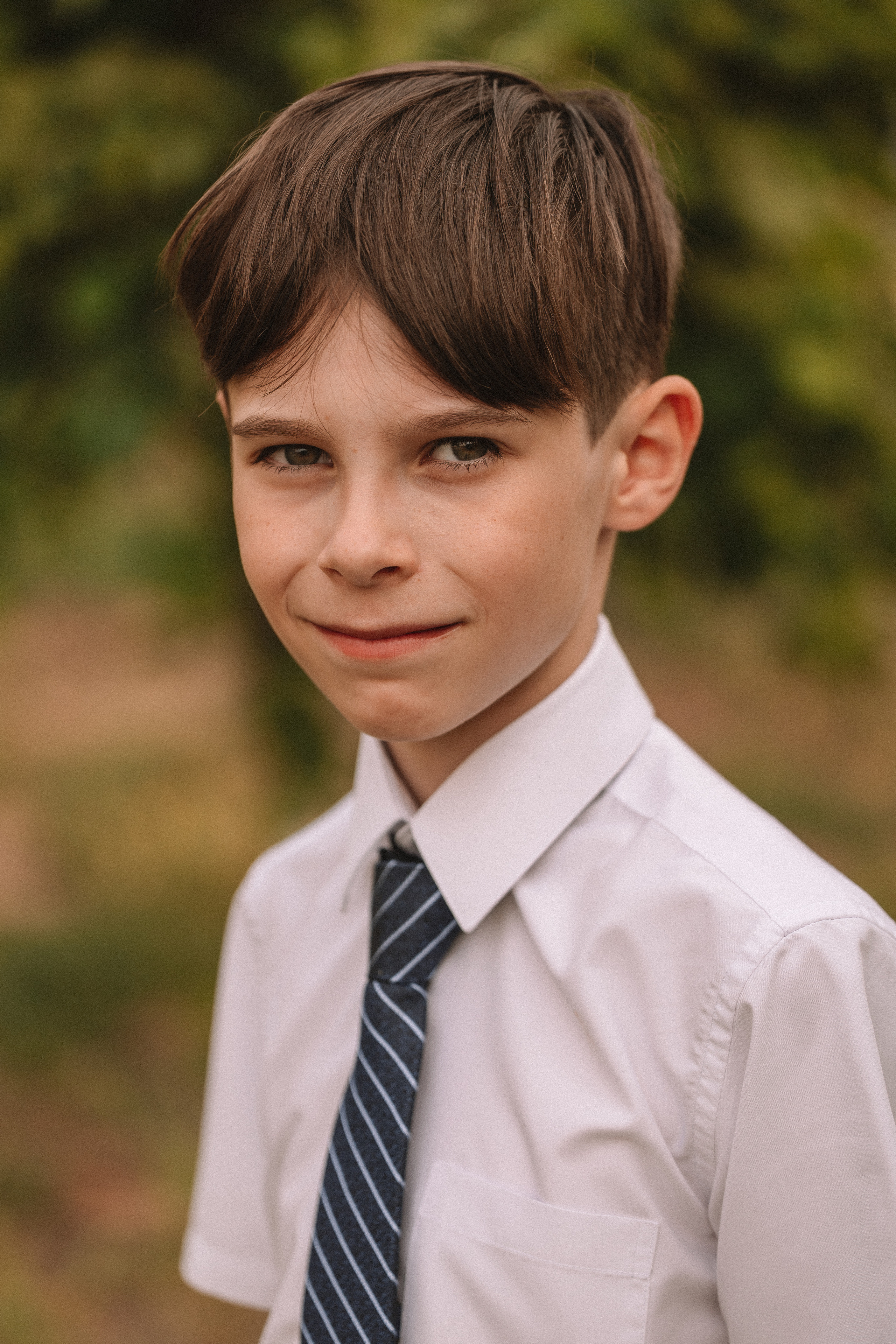 3 класс у школы. Семейный фотограф Тюмень, фотограф на роды Салмина Мария