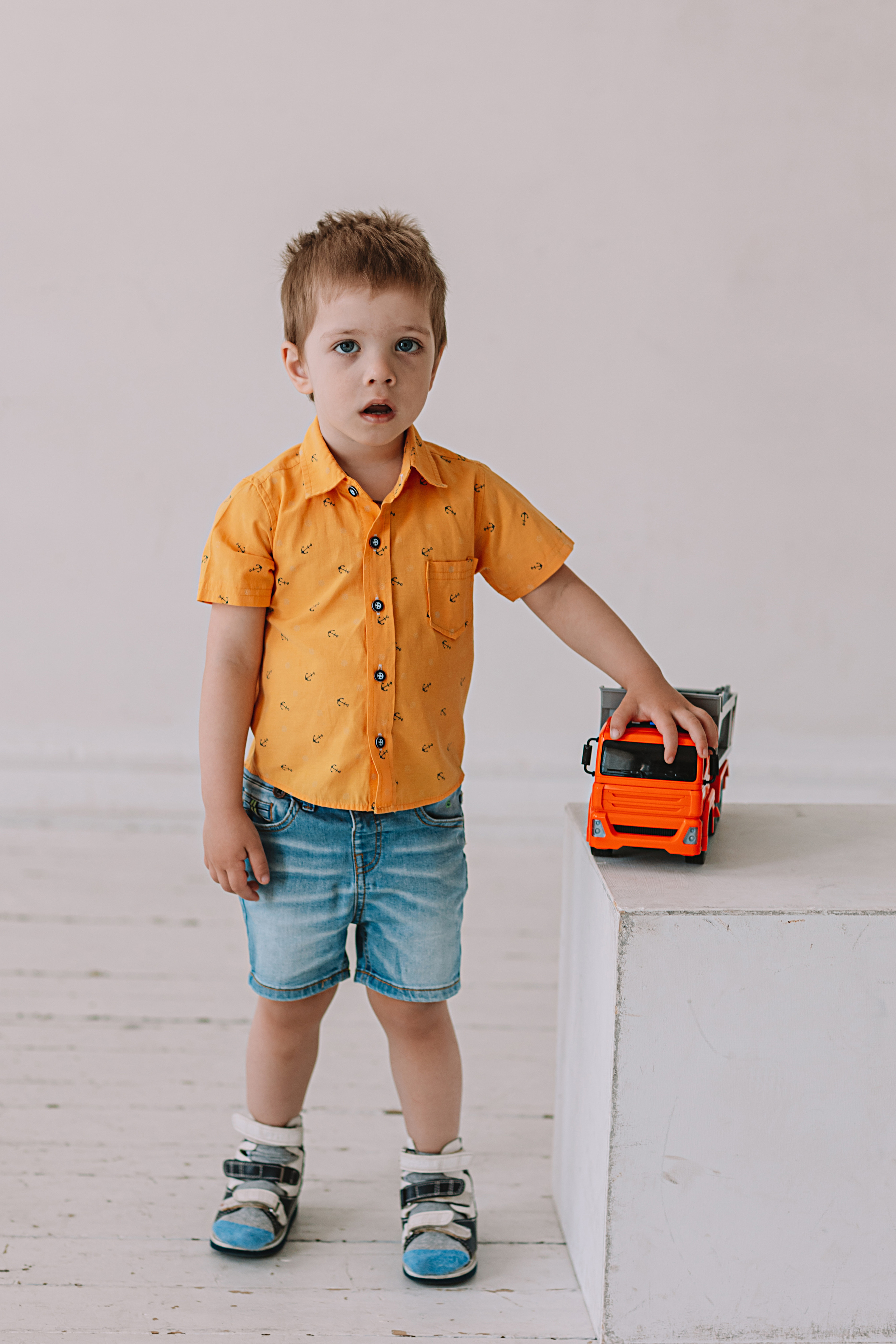 Младшая группа садика в студии. Семейный фотограф Тюмень, фотограф на роды Салмина Мария