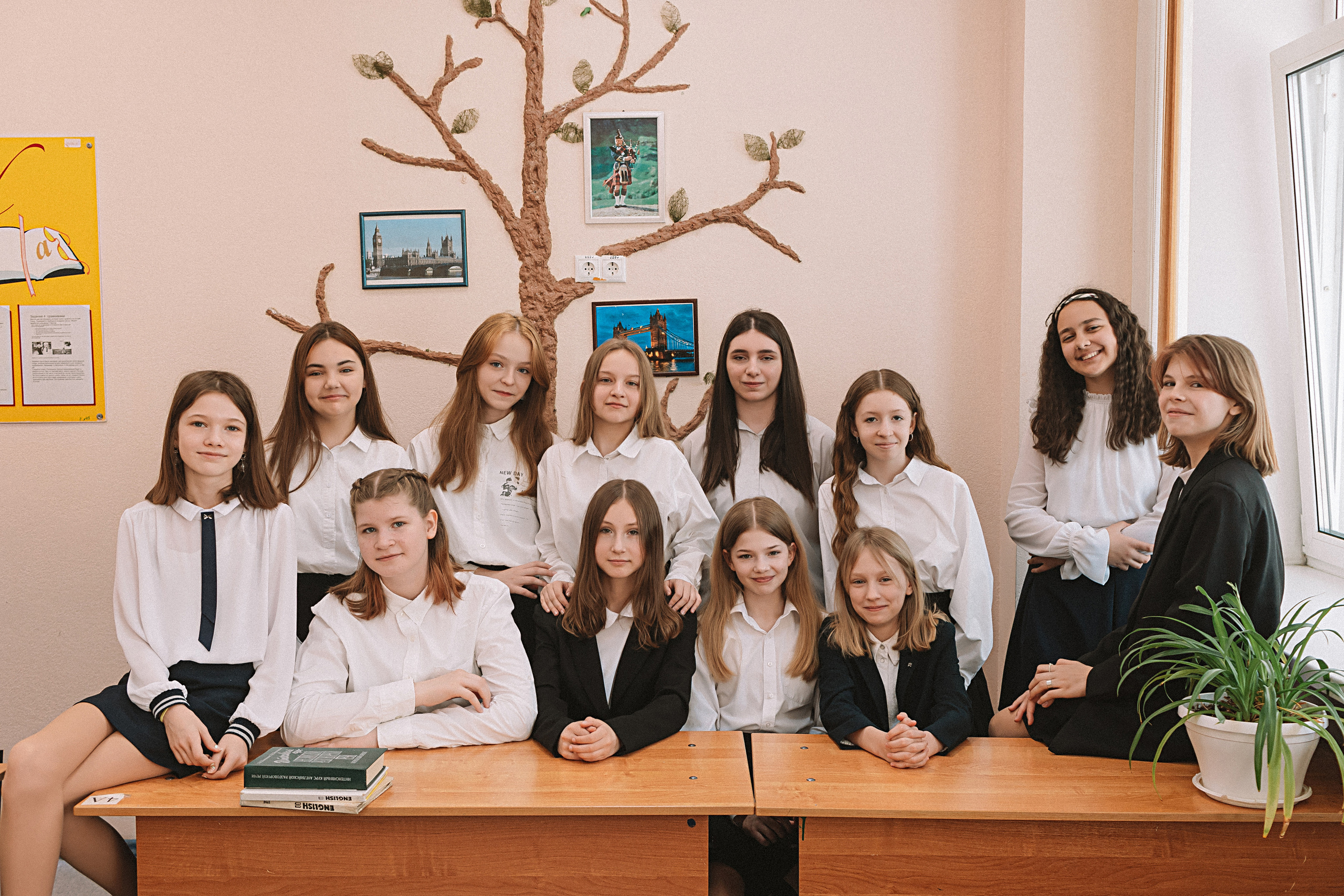 7 класс в стенах школы. Семейный фотограф Тюмень, фотограф на роды Салмина Мария