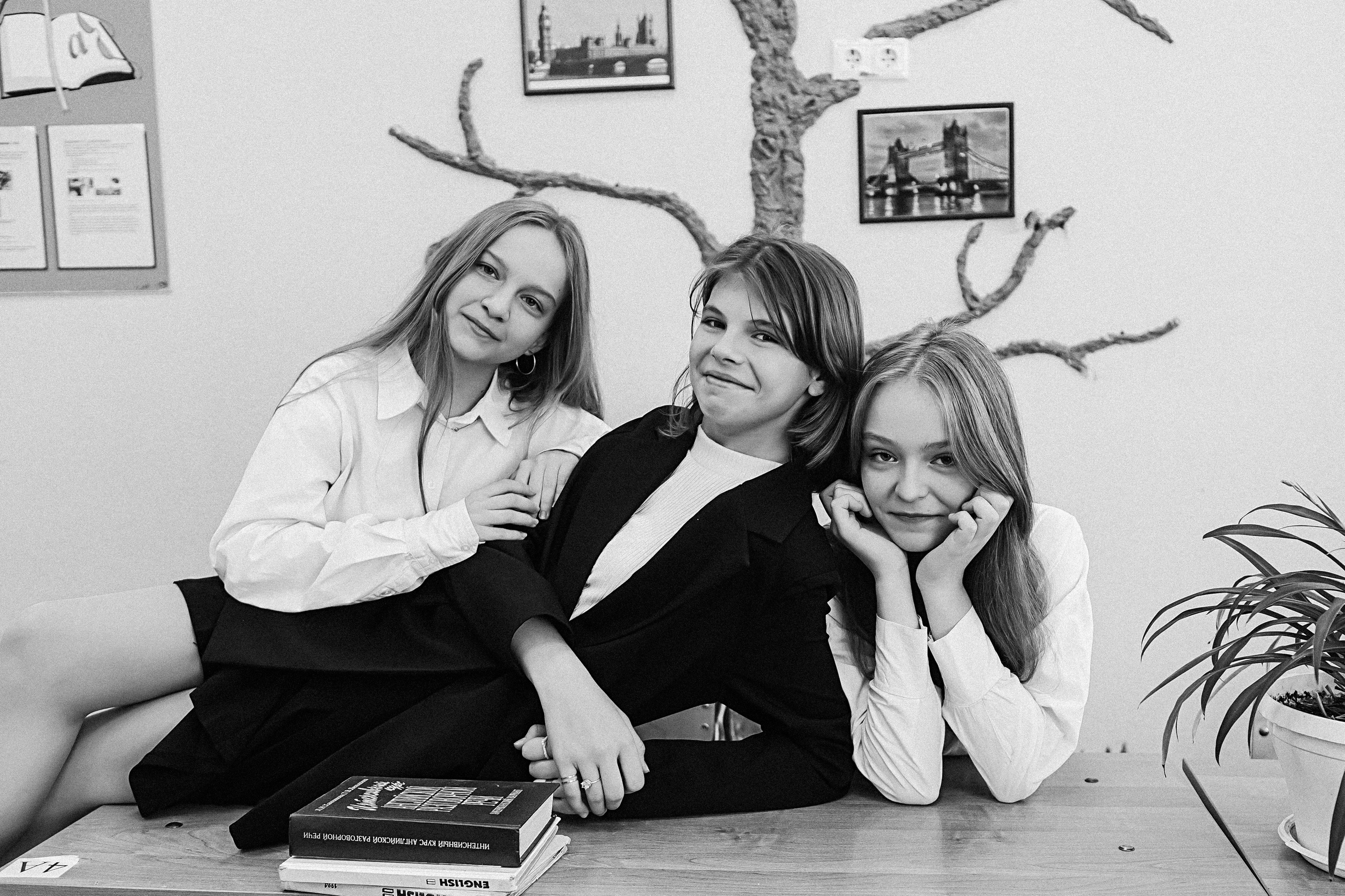 7 класс в стенах школы. Семейный фотограф Тюмень, фотограф на роды Салмина Мария