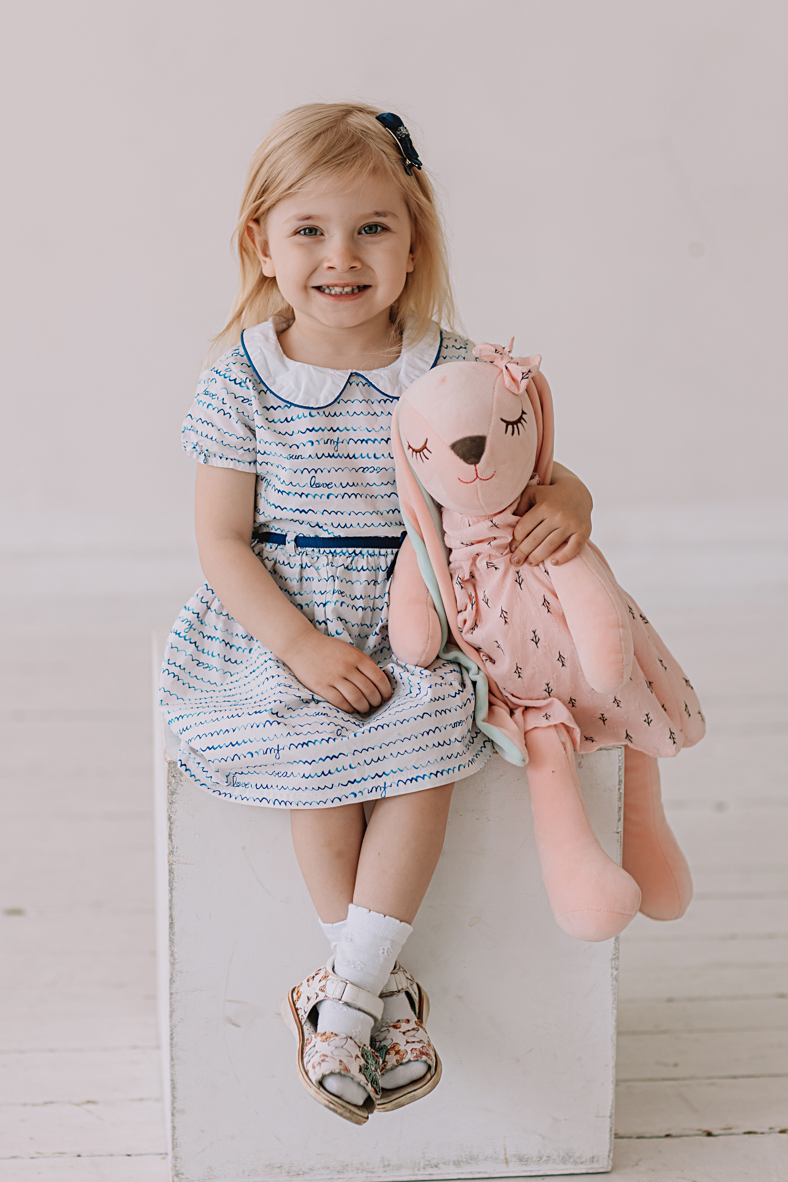 Младшая группа садика в студии. Семейный фотограф Тюмень, фотограф на роды Салмина Мария