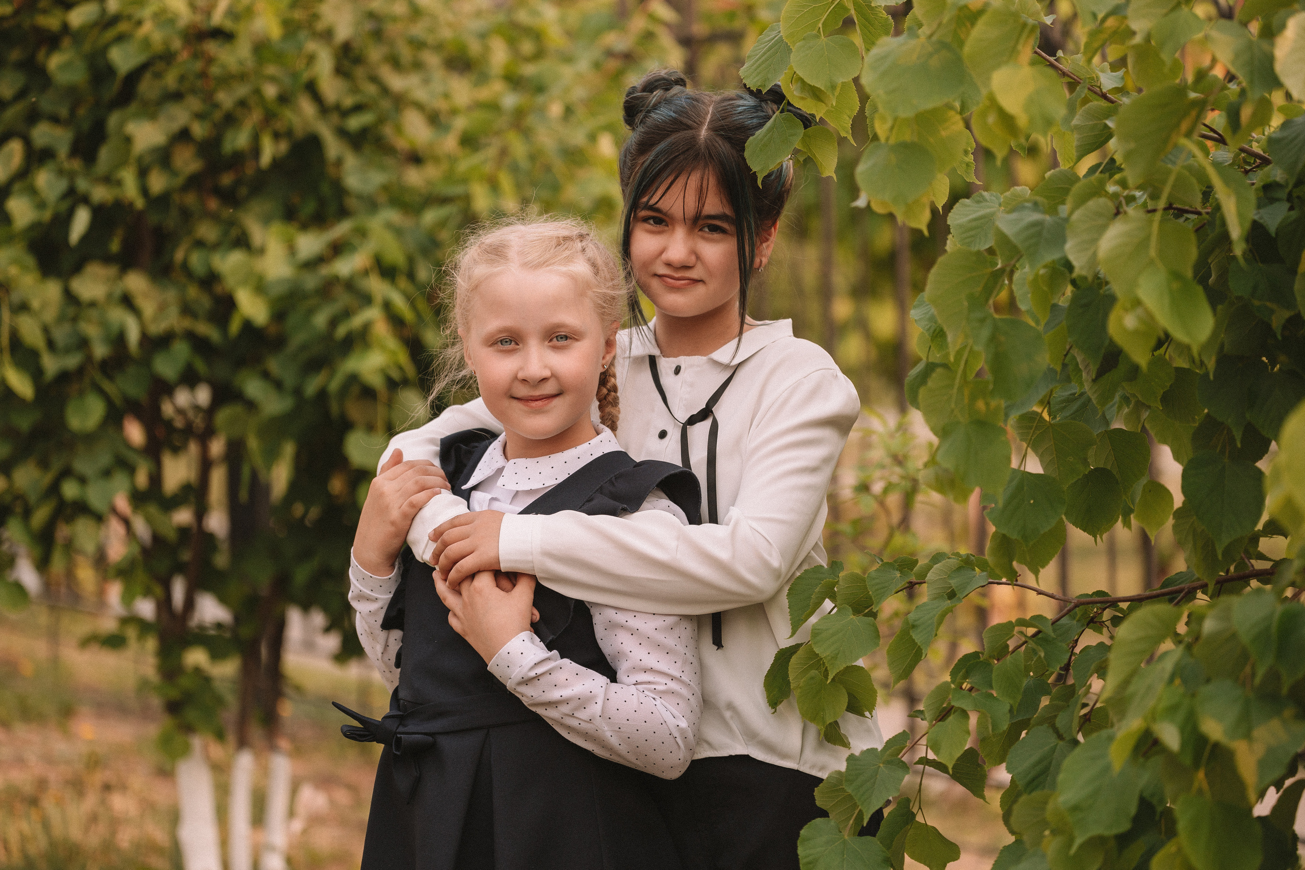 3 класс у школы. Семейный фотограф Тюмень, фотограф на роды Салмина Мария