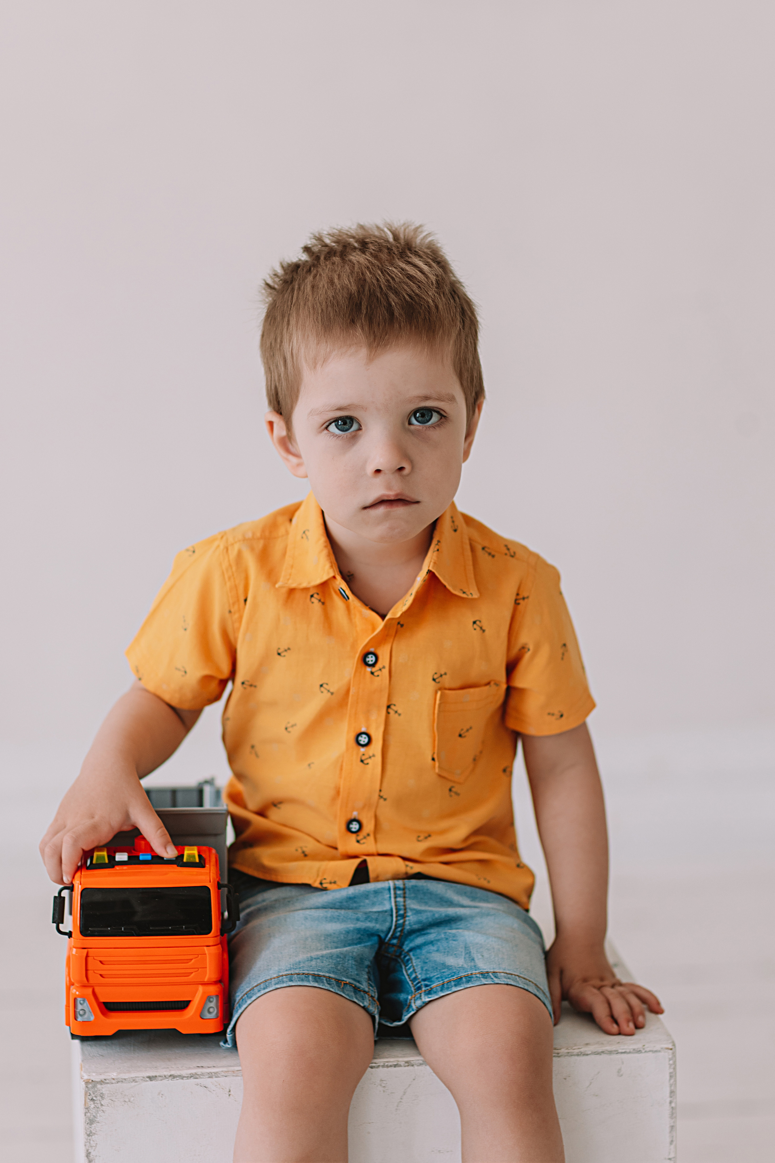 Младшая группа садика в студии. Семейный фотограф Тюмень, фотограф на роды Салмина Мария