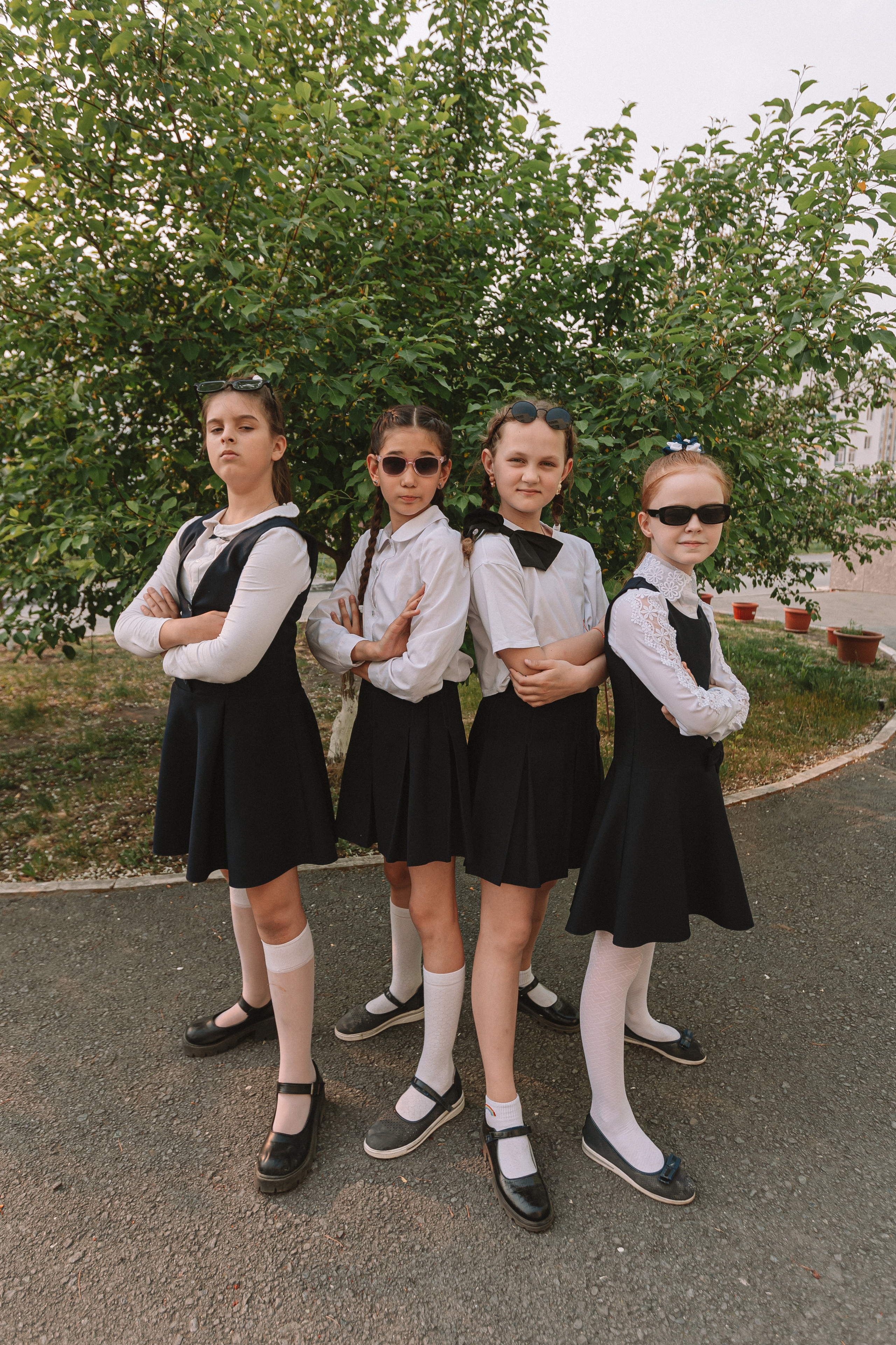 3 класс у школы. Семейный фотограф Тюмень, фотограф на роды Салмина Мария