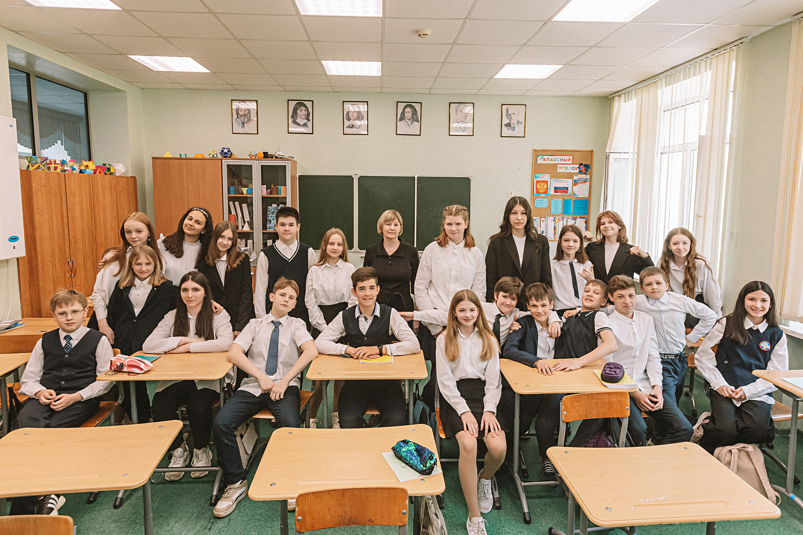 7 класс в стенах школы. Семейный фотограф Тюмень, фотограф на роды Салмина Мария