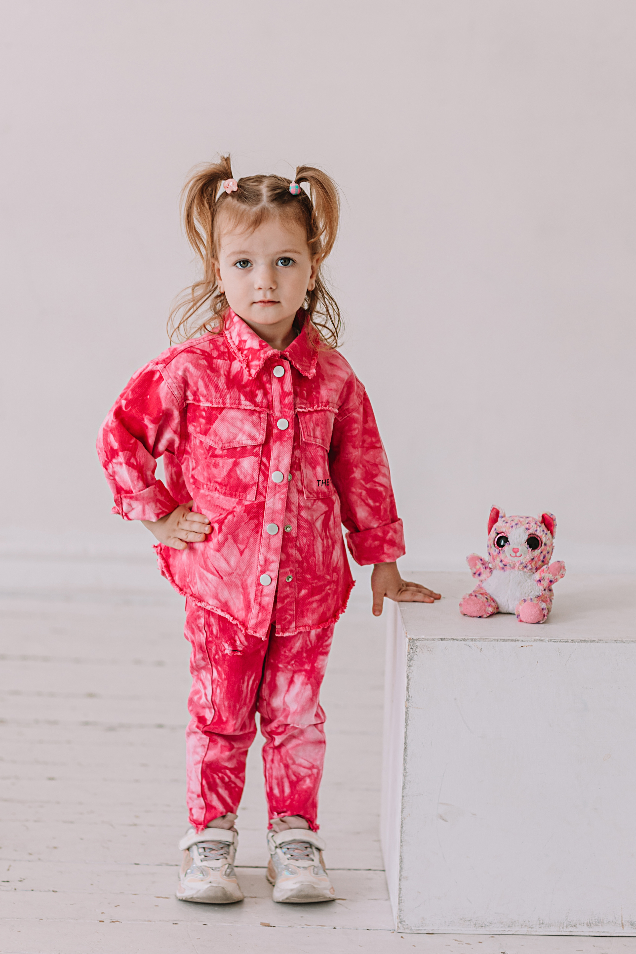 Младшая группа садика в студии. Семейный фотограф Тюмень, фотограф на роды Салмина Мария