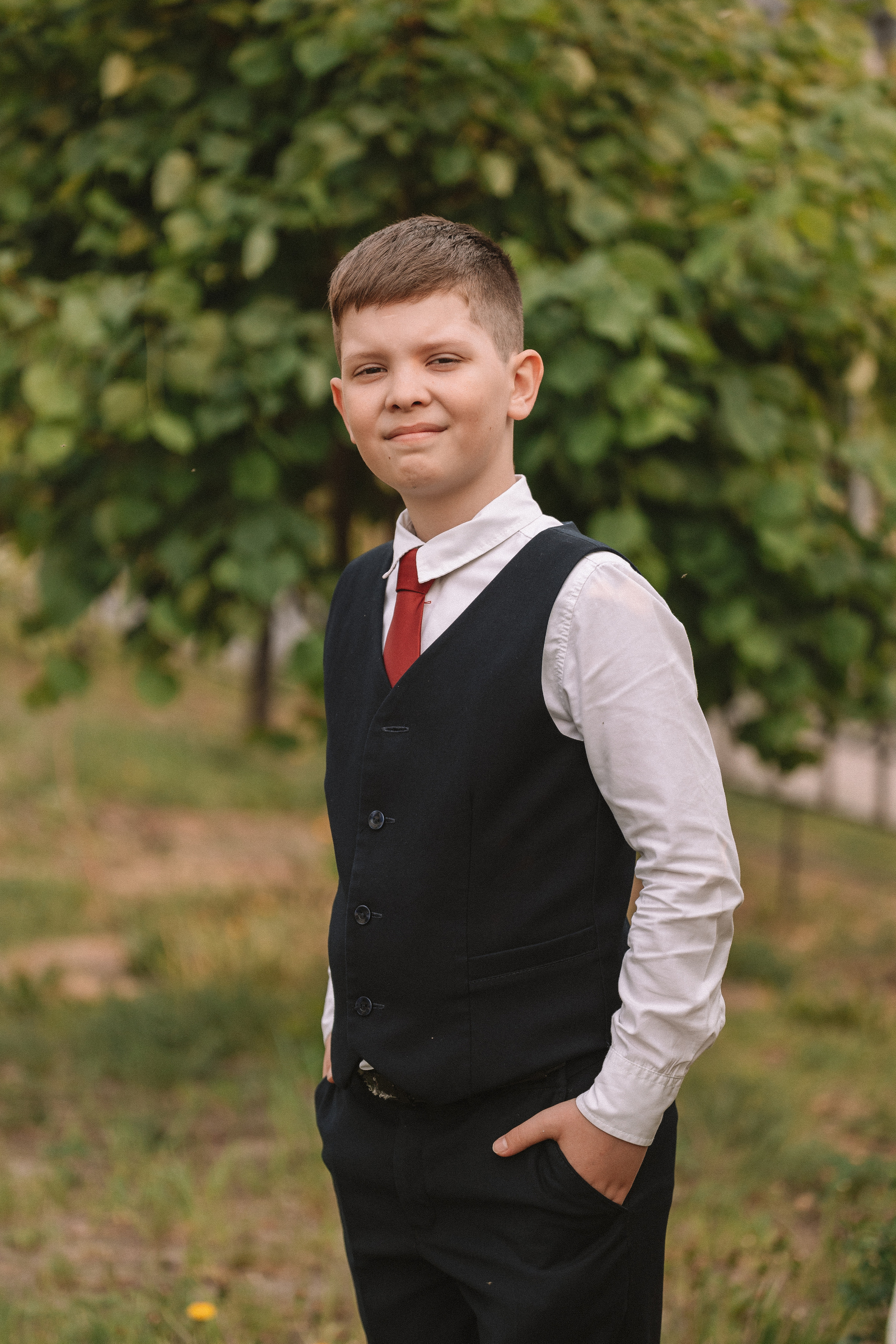 3 класс у школы. Семейный фотограф Тюмень, фотограф на роды Салмина Мария