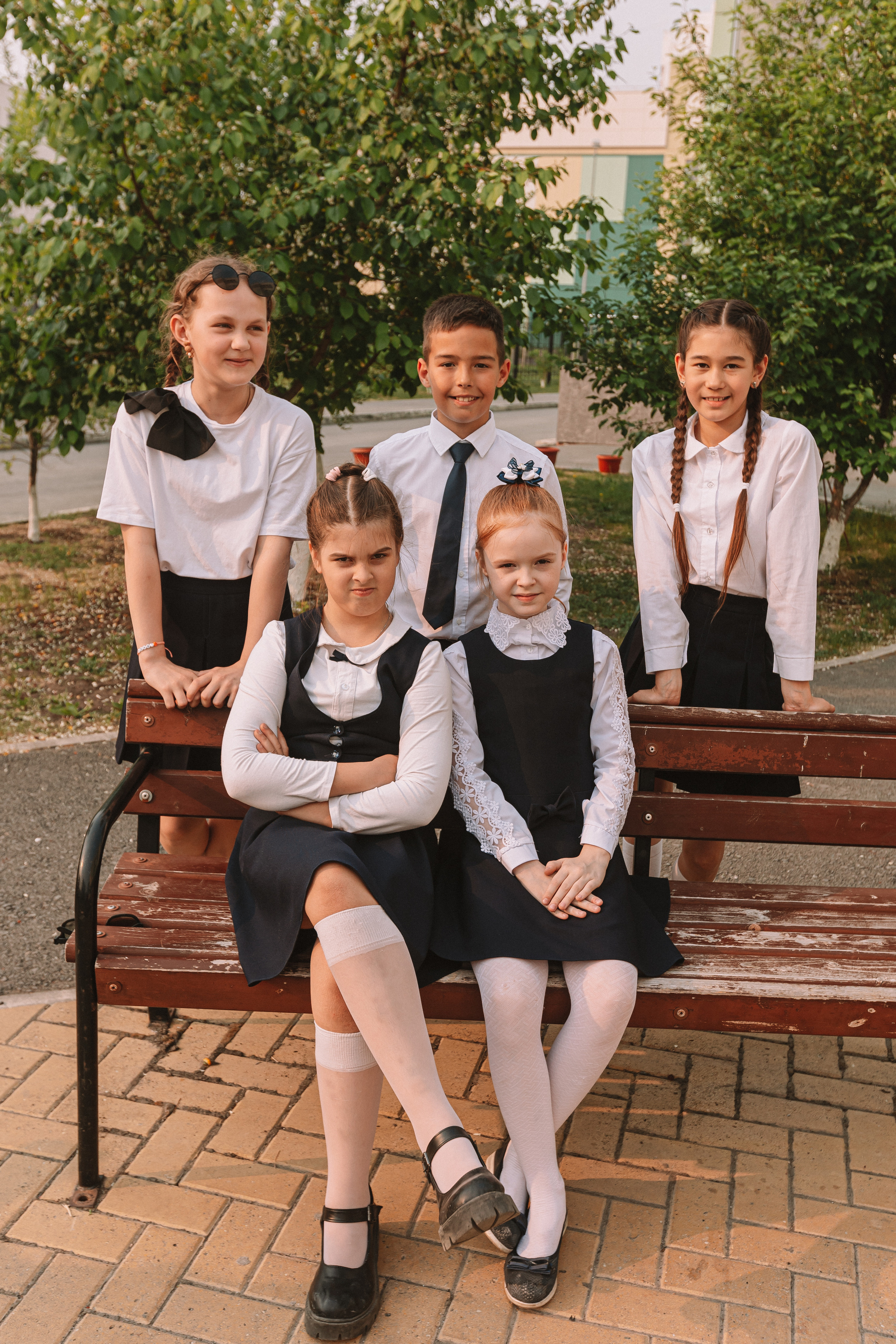 3 класс у школы. Семейный фотограф Тюмень, фотограф на роды Салмина Мария