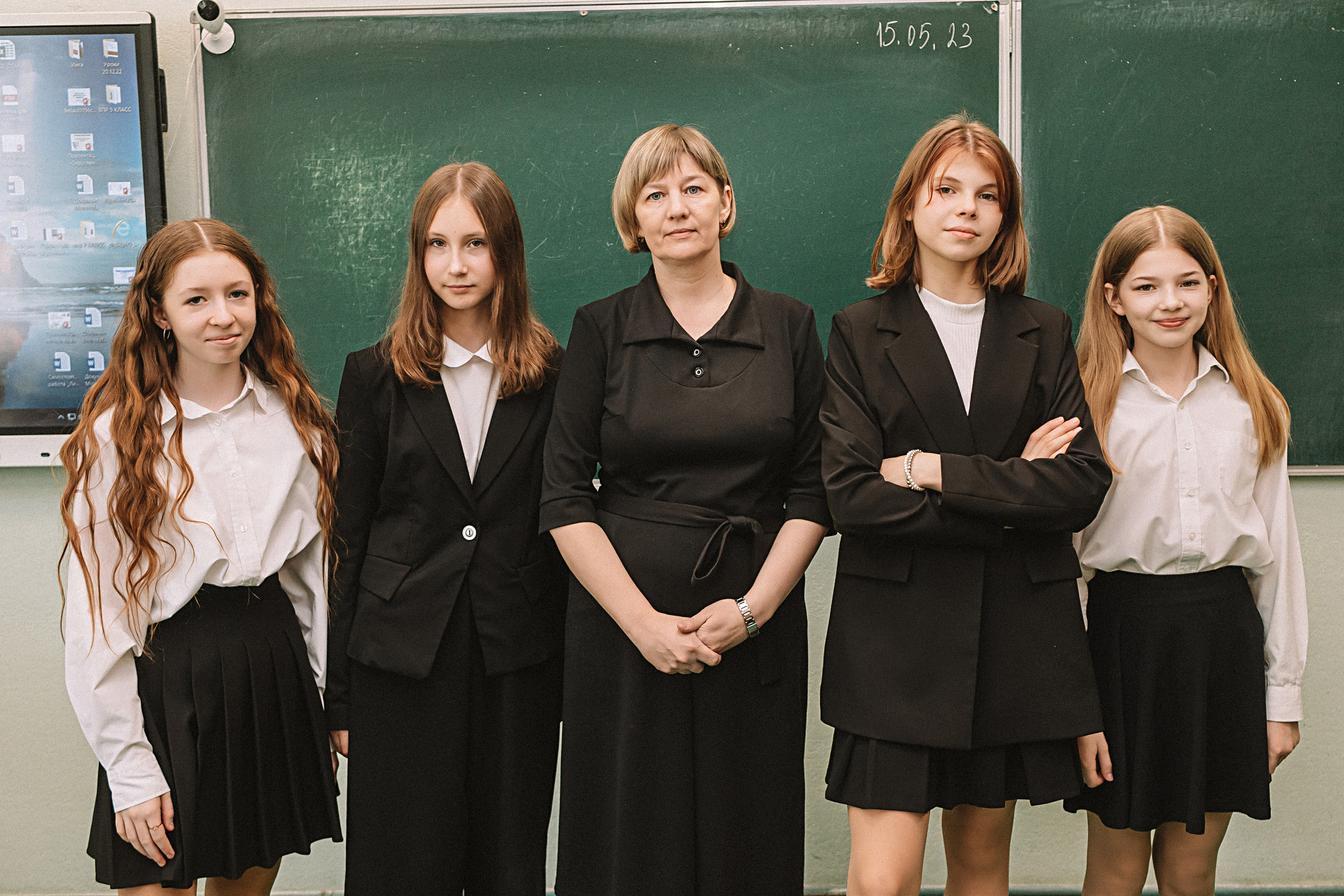 7 класс в стенах школы. Семейный фотограф Тюмень, фотограф на роды Салмина Мария