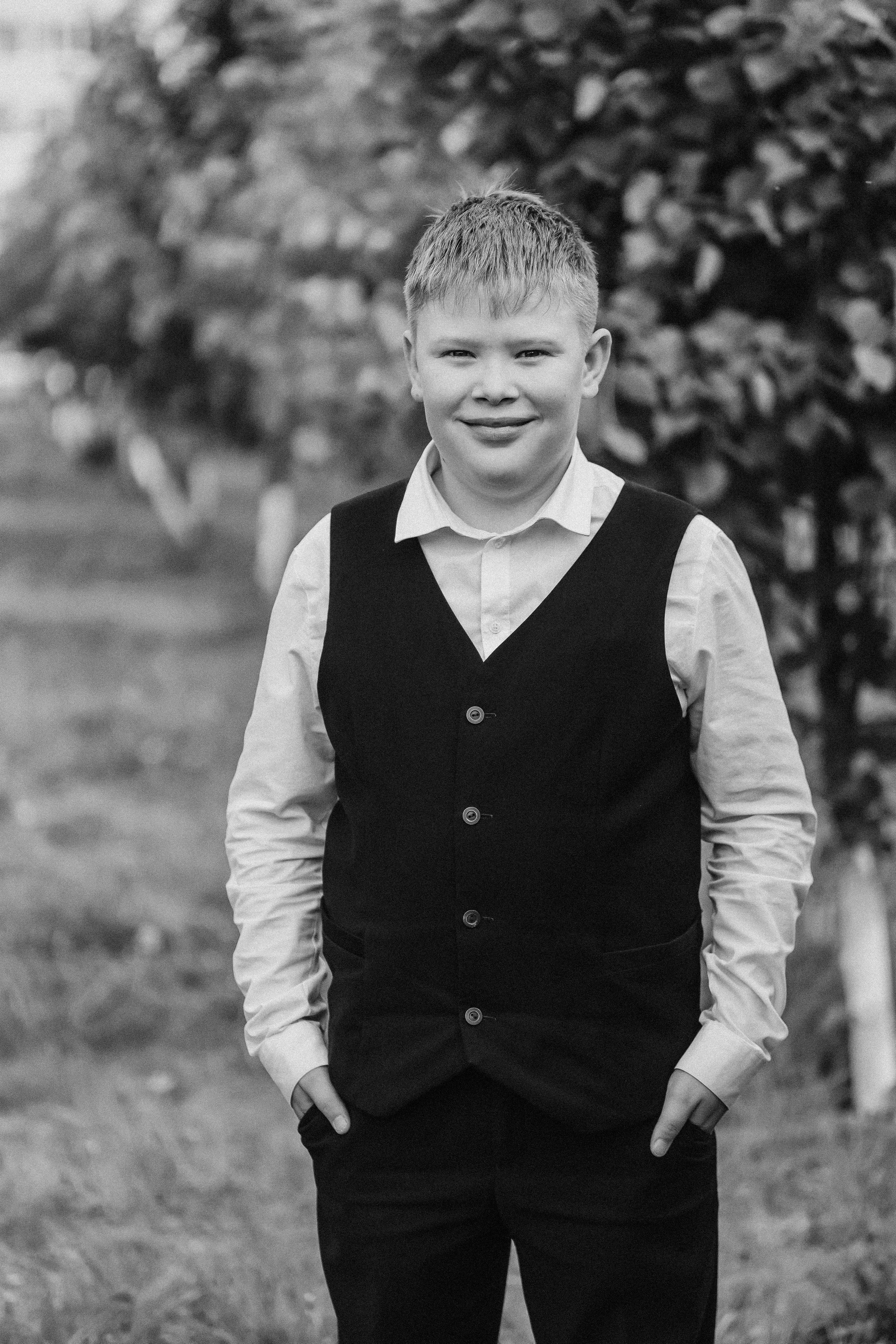 3 класс у школы. Семейный фотограф Тюмень, фотограф на роды Салмина Мария