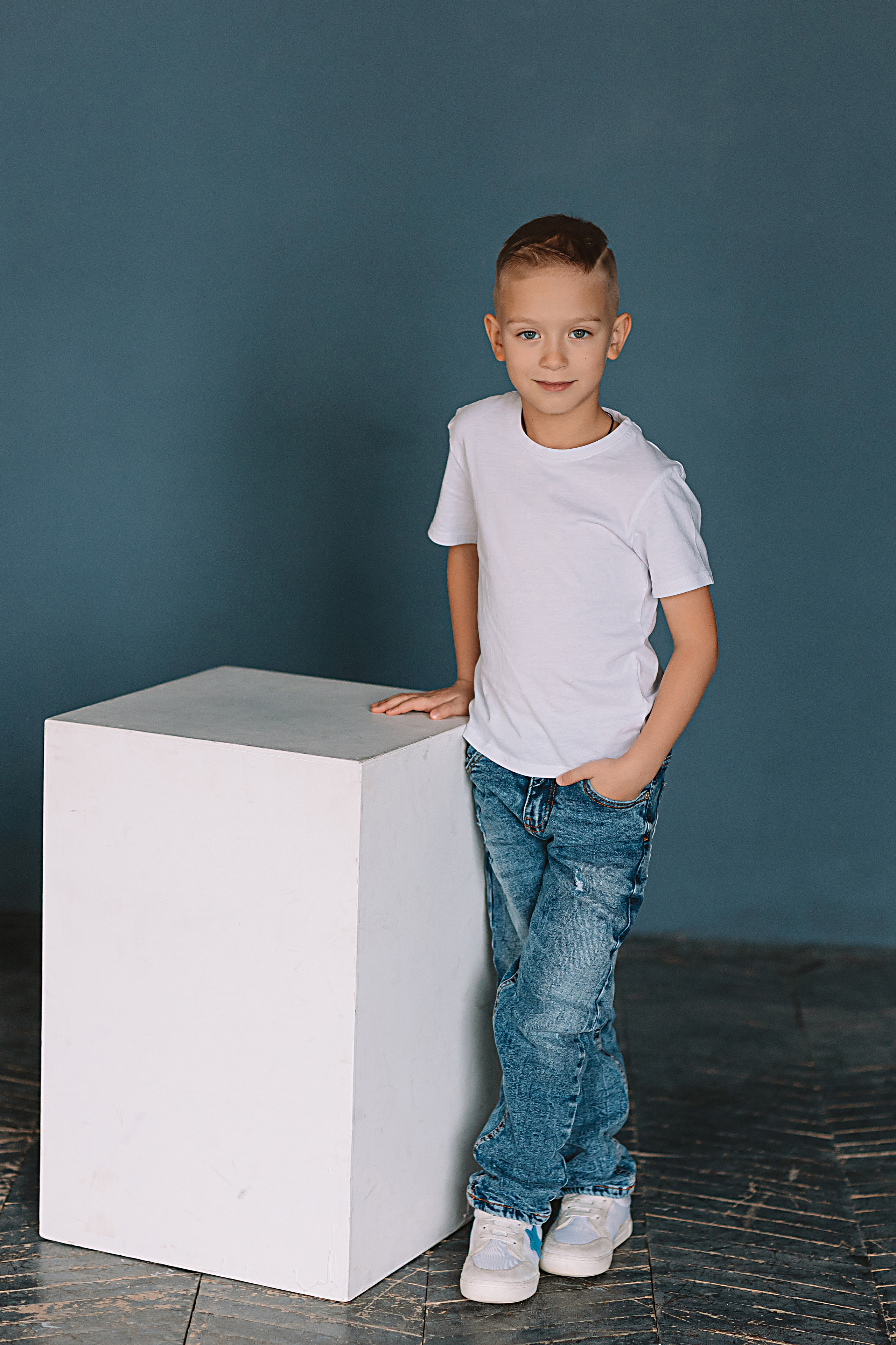 Садик в фотостудии. Семейный фотограф Тюмень, фотограф на роды Салмина Мария