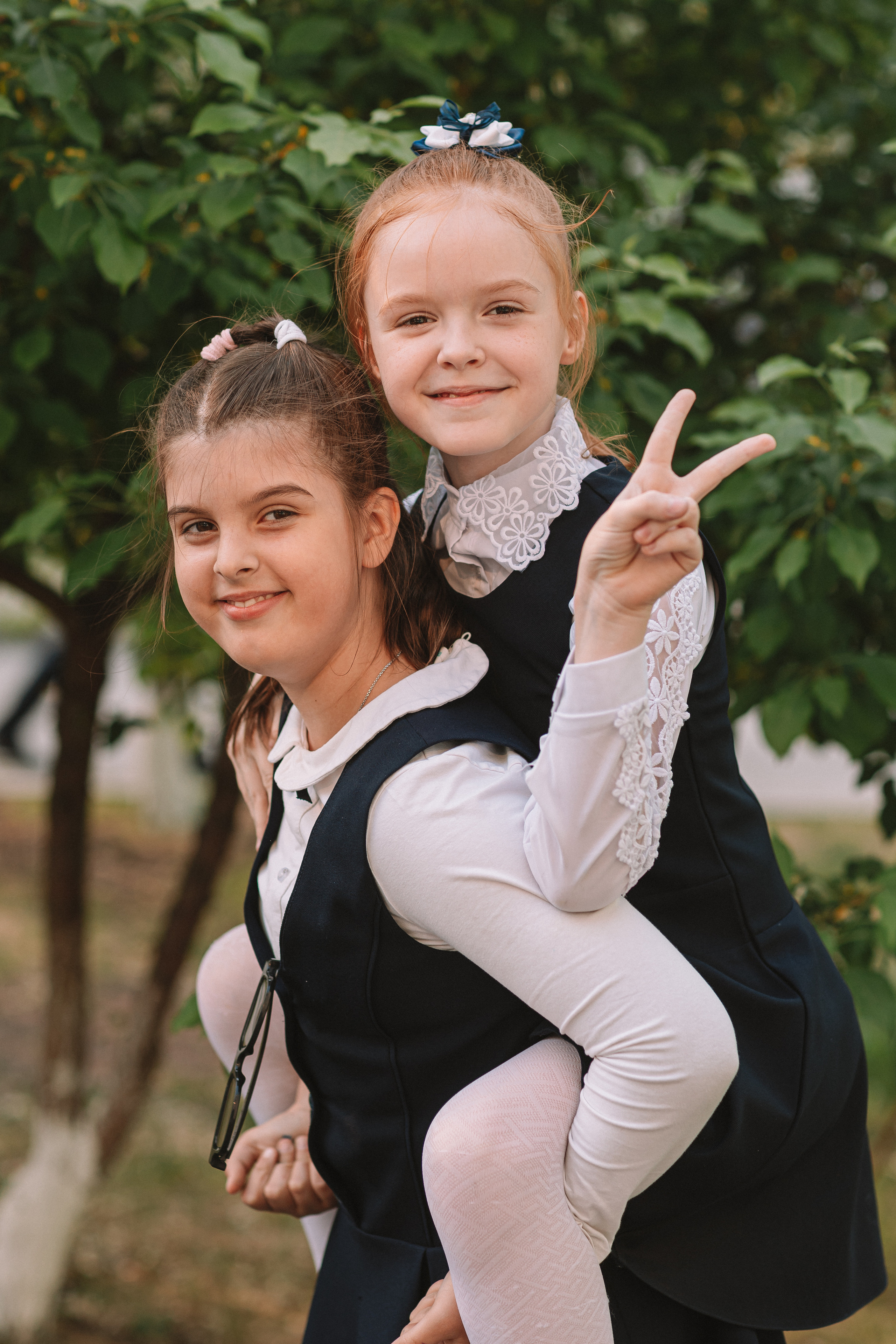 3 класс у школы. Семейный фотограф Тюмень, фотограф на роды Салмина Мария