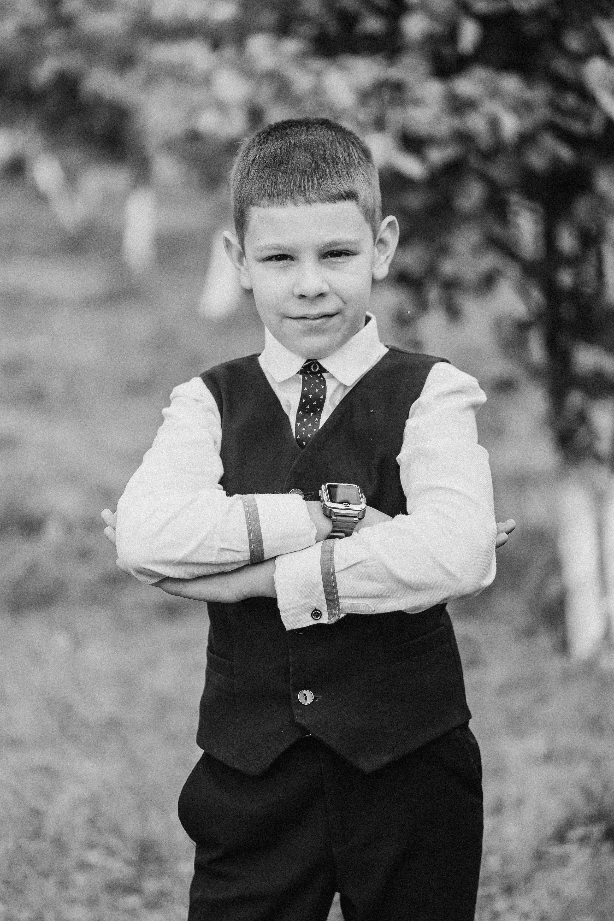 3 класс у школы. Семейный фотограф Тюмень, фотограф на роды Салмина Мария