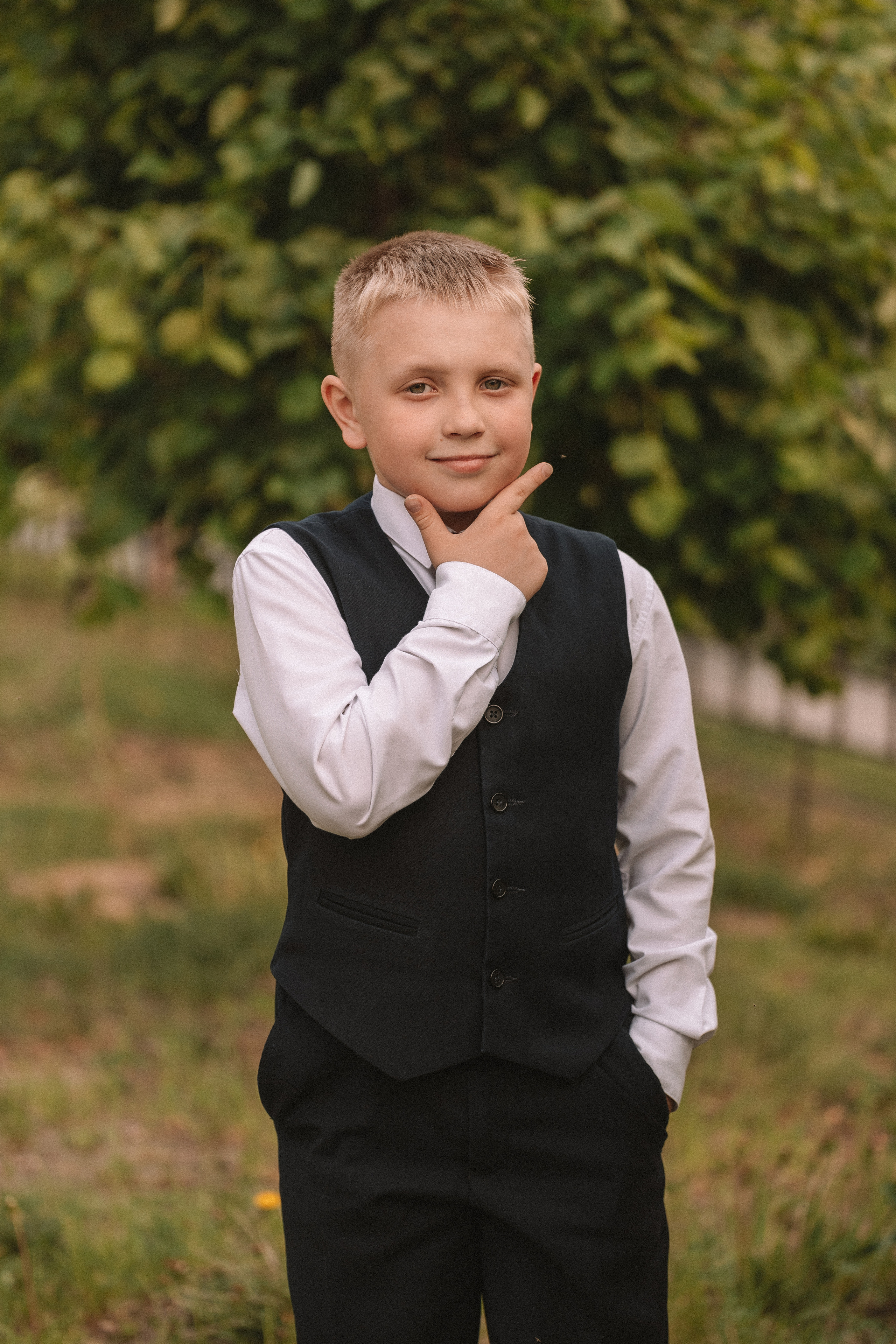 3 класс у школы. Семейный фотограф Тюмень, фотограф на роды Салмина Мария