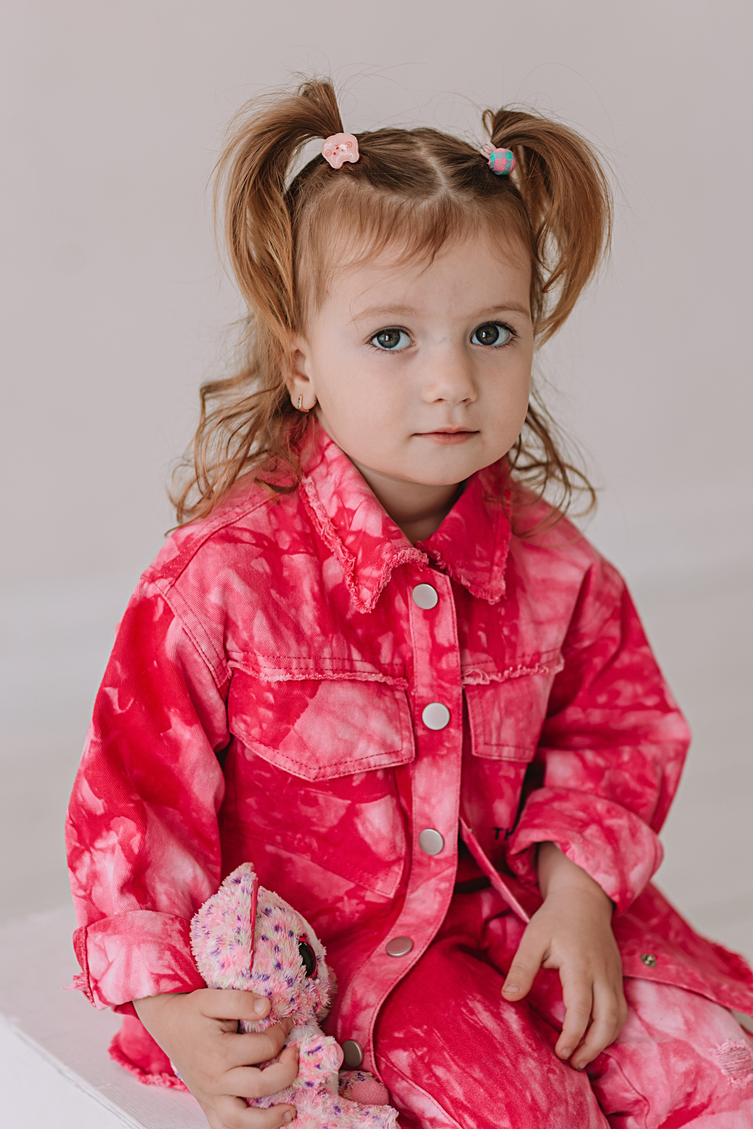 Младшая группа садика в студии. Семейный фотограф Тюмень, фотограф на роды Салмина Мария